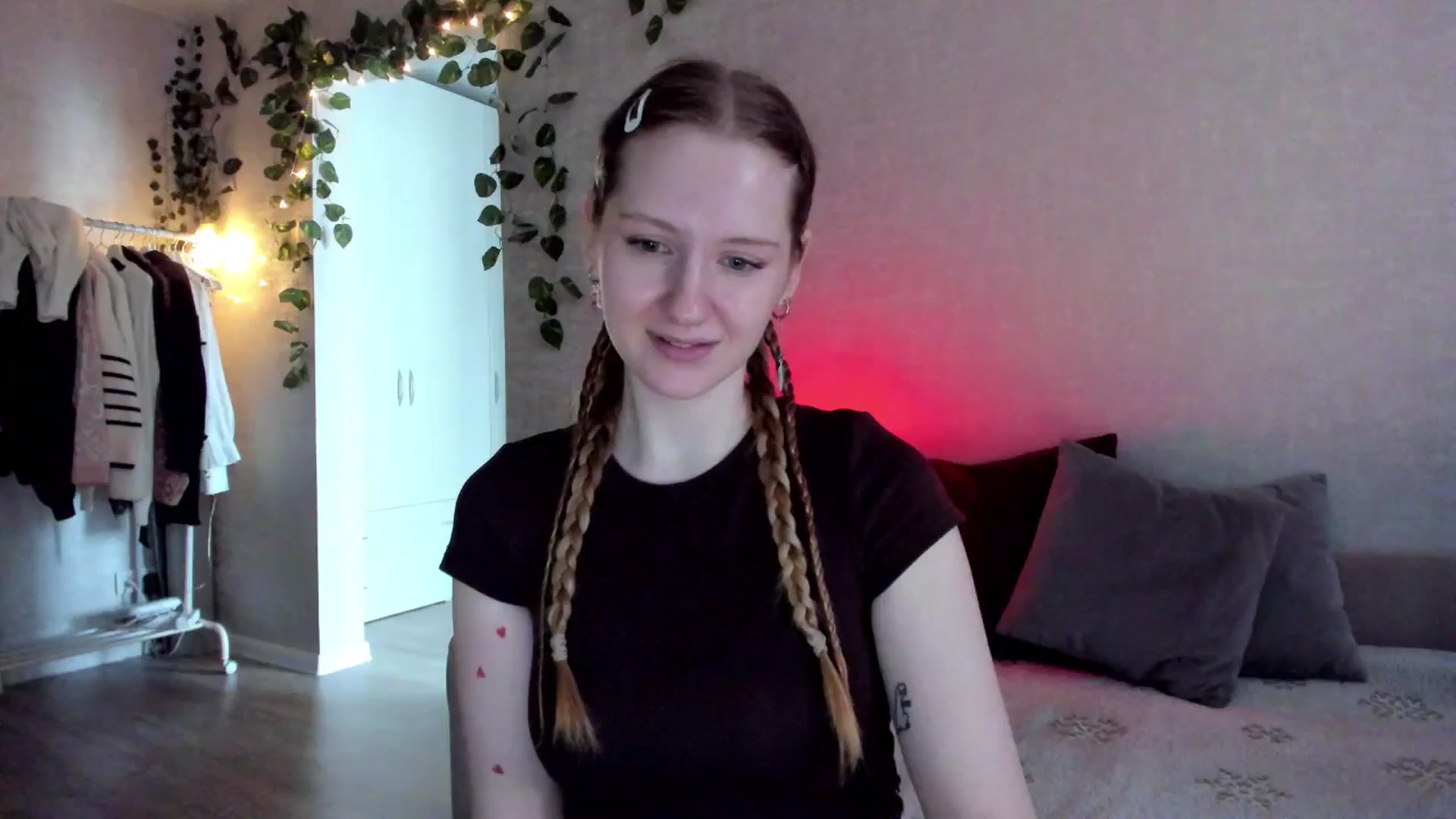 Gallery image thumbnail from girlyAlicey's myfreecams stream on, 11/14/2024, 05:08 image 9 of 20