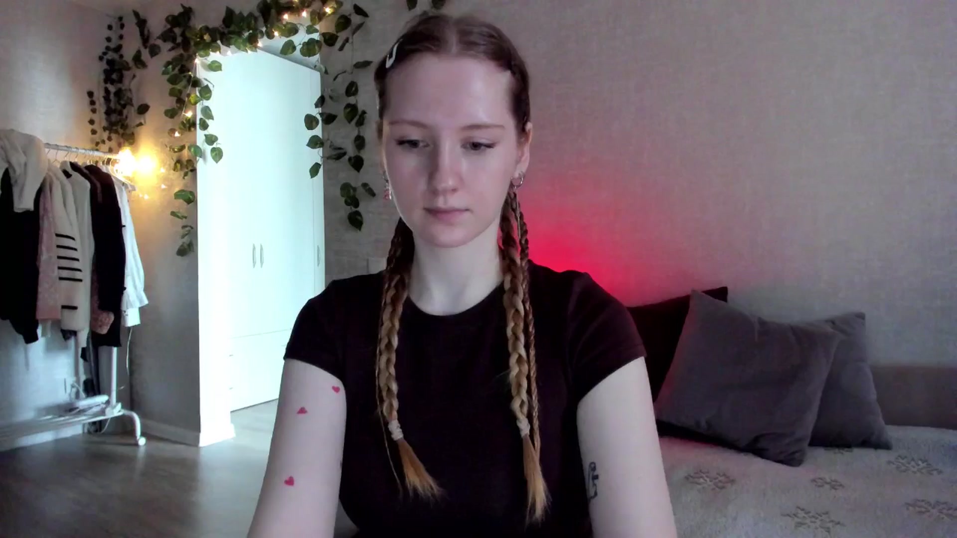 Gallery image thumbnail from girlyAlicey's myfreecams stream on, 11/14/2024, 05:08 image 17 of 20