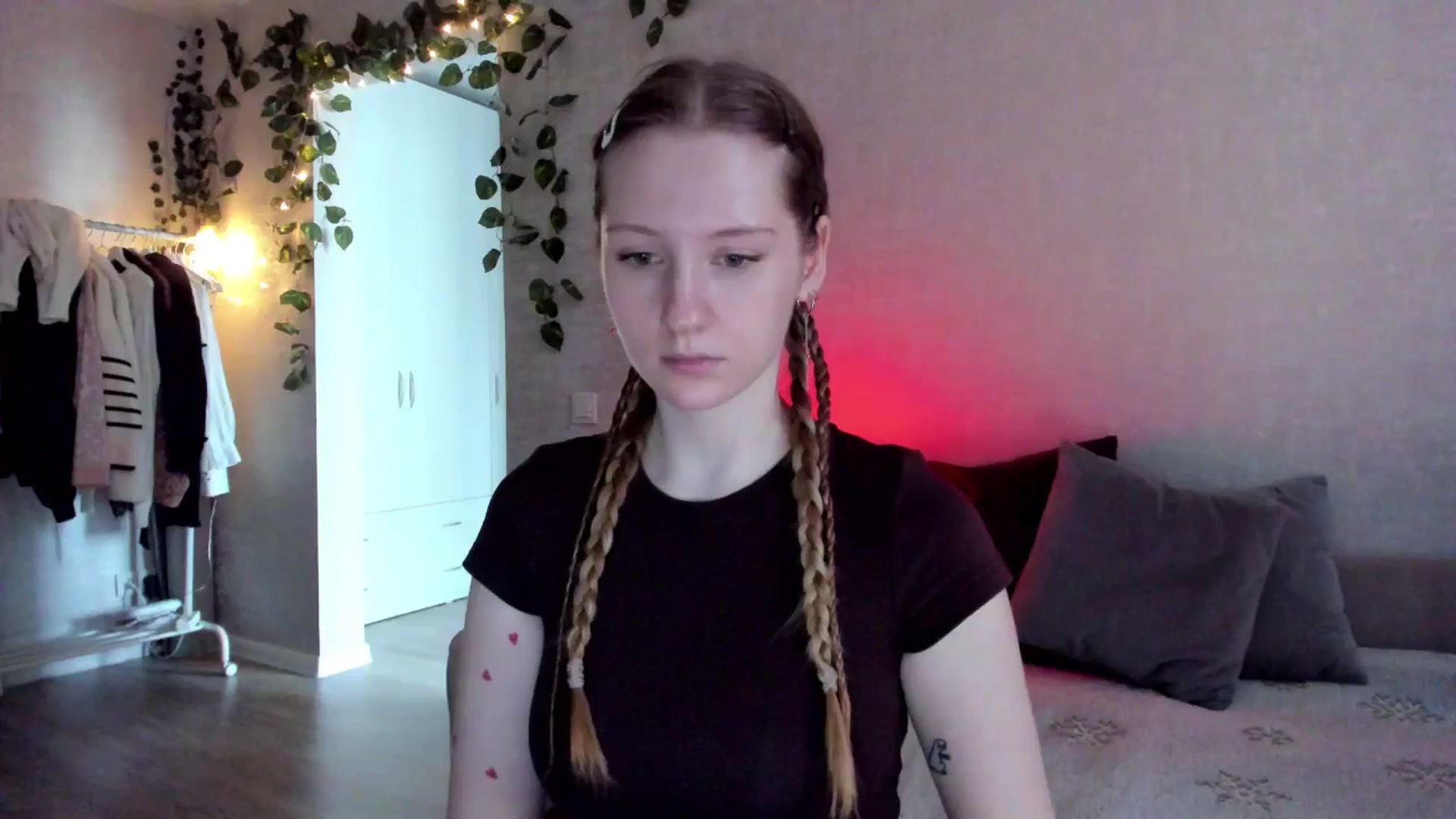 Gallery image thumbnail from girlyAlicey's myfreecams stream on, 11/14/2024, 05:08 image 12 of 20