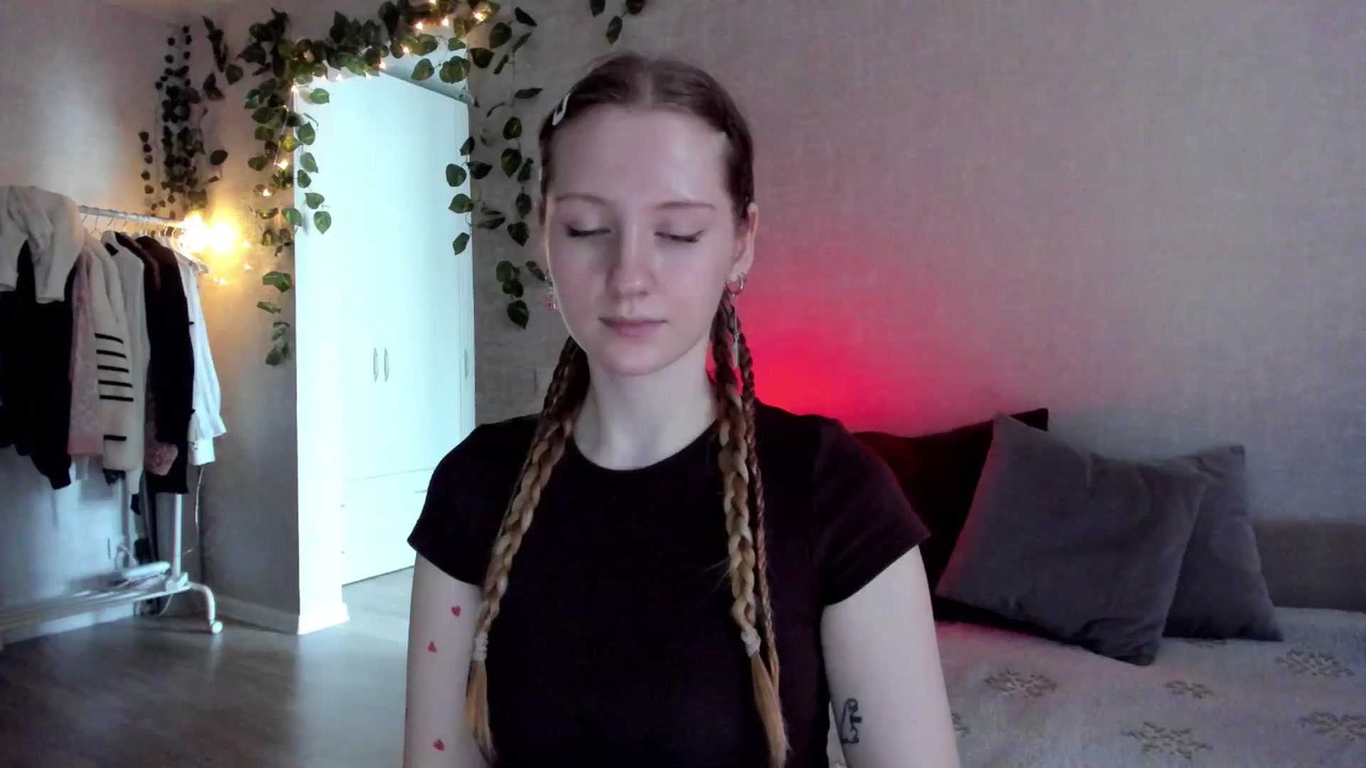 Gallery image thumbnail from girlyAlicey's myfreecams stream on, 11/14/2024, 05:08 image 15 of 20