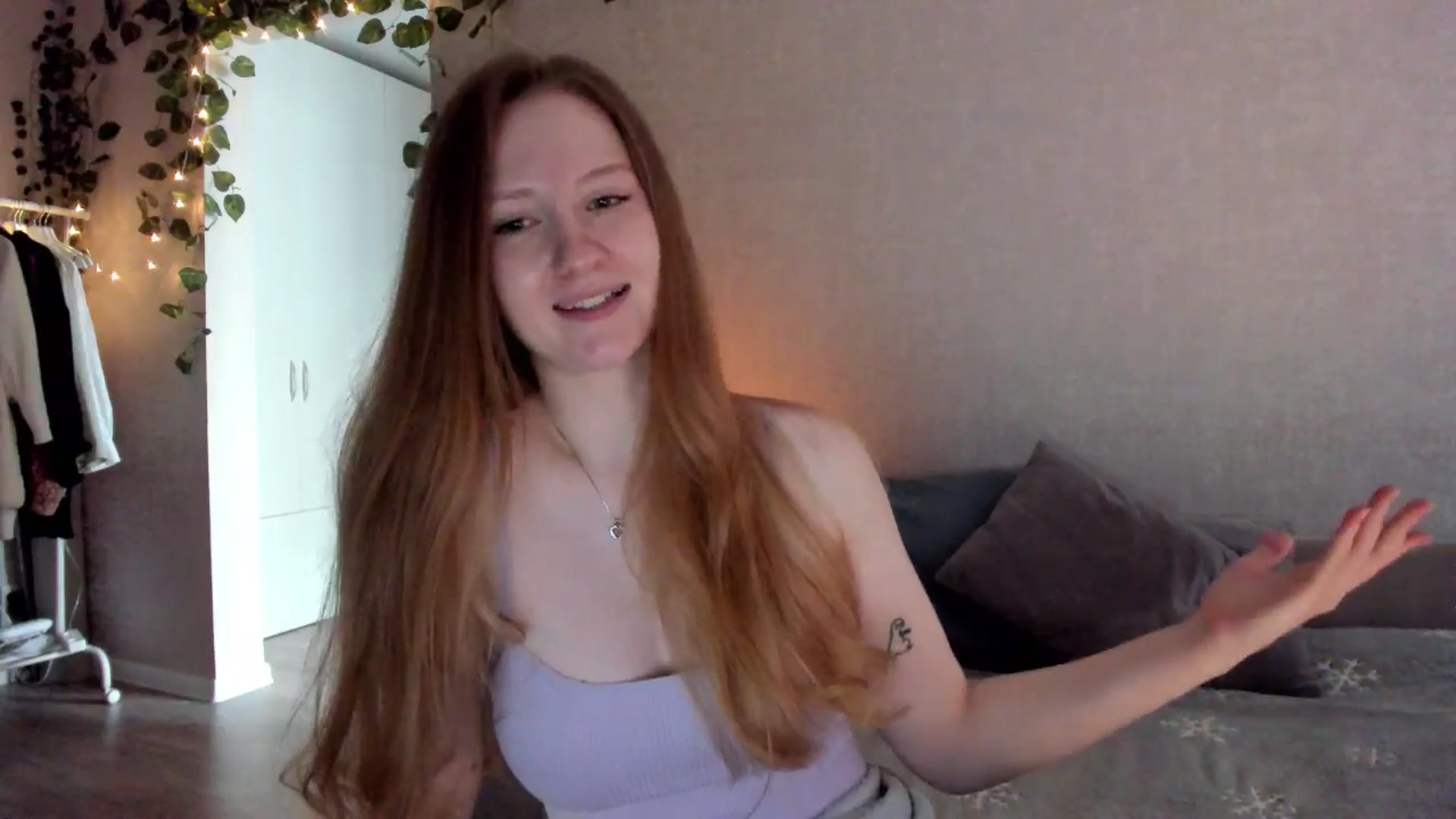 Gallery image thumbnail from girlyAlicey's myfreecams stream on, 11/18/2024, 05:09 image 19 of 20
