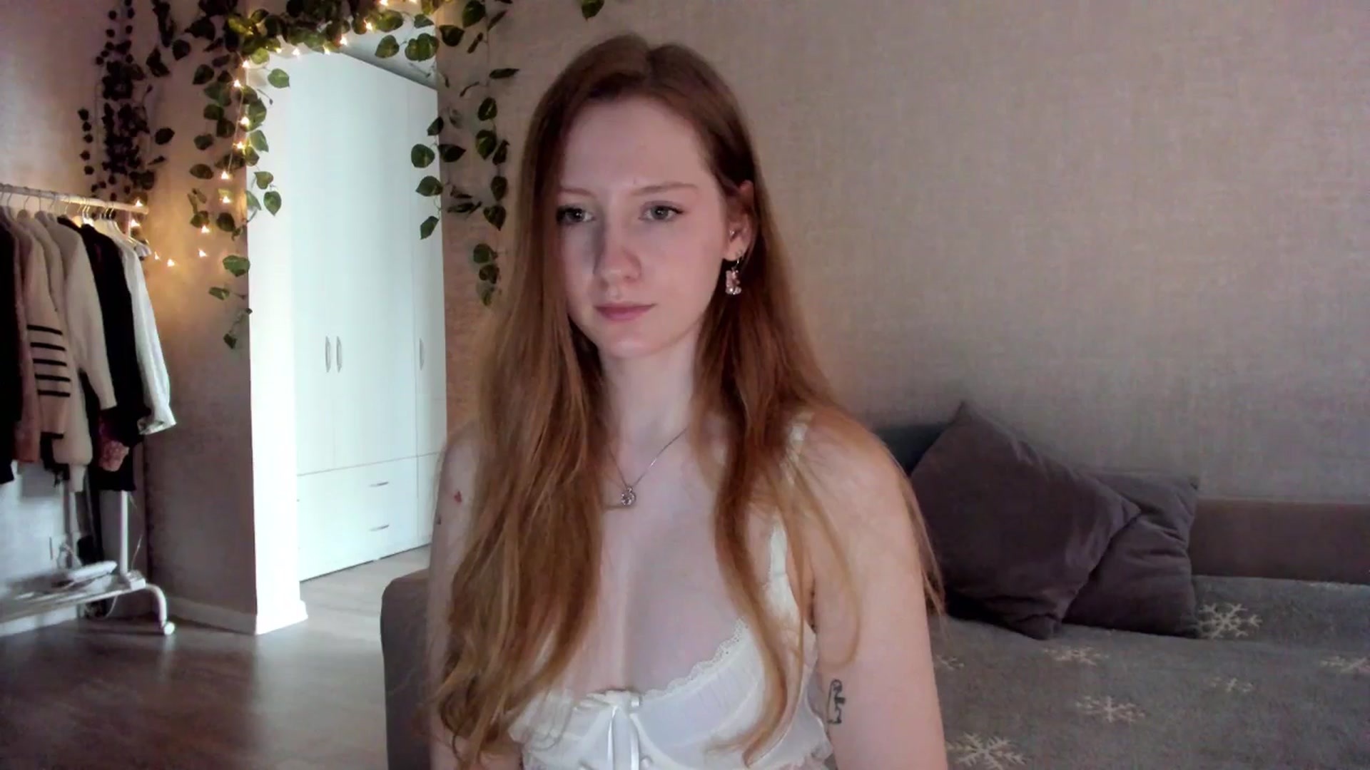 Gallery image thumbnail from girlyAlicey's myfreecams stream on, 11/18/2024, 05:09 image 10 of 20