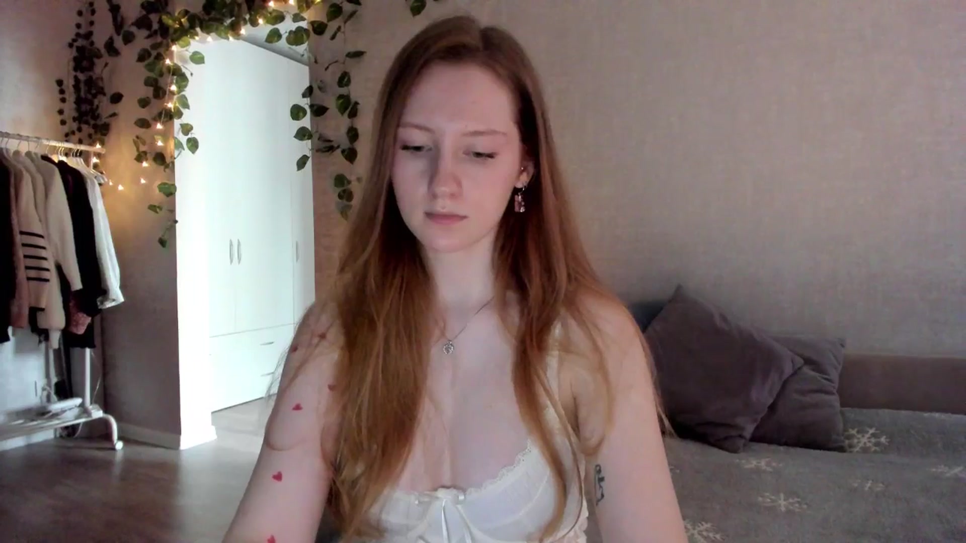 Gallery image thumbnail from girlyAlicey's myfreecams stream on, 11/18/2024, 05:09 image 9 of 20