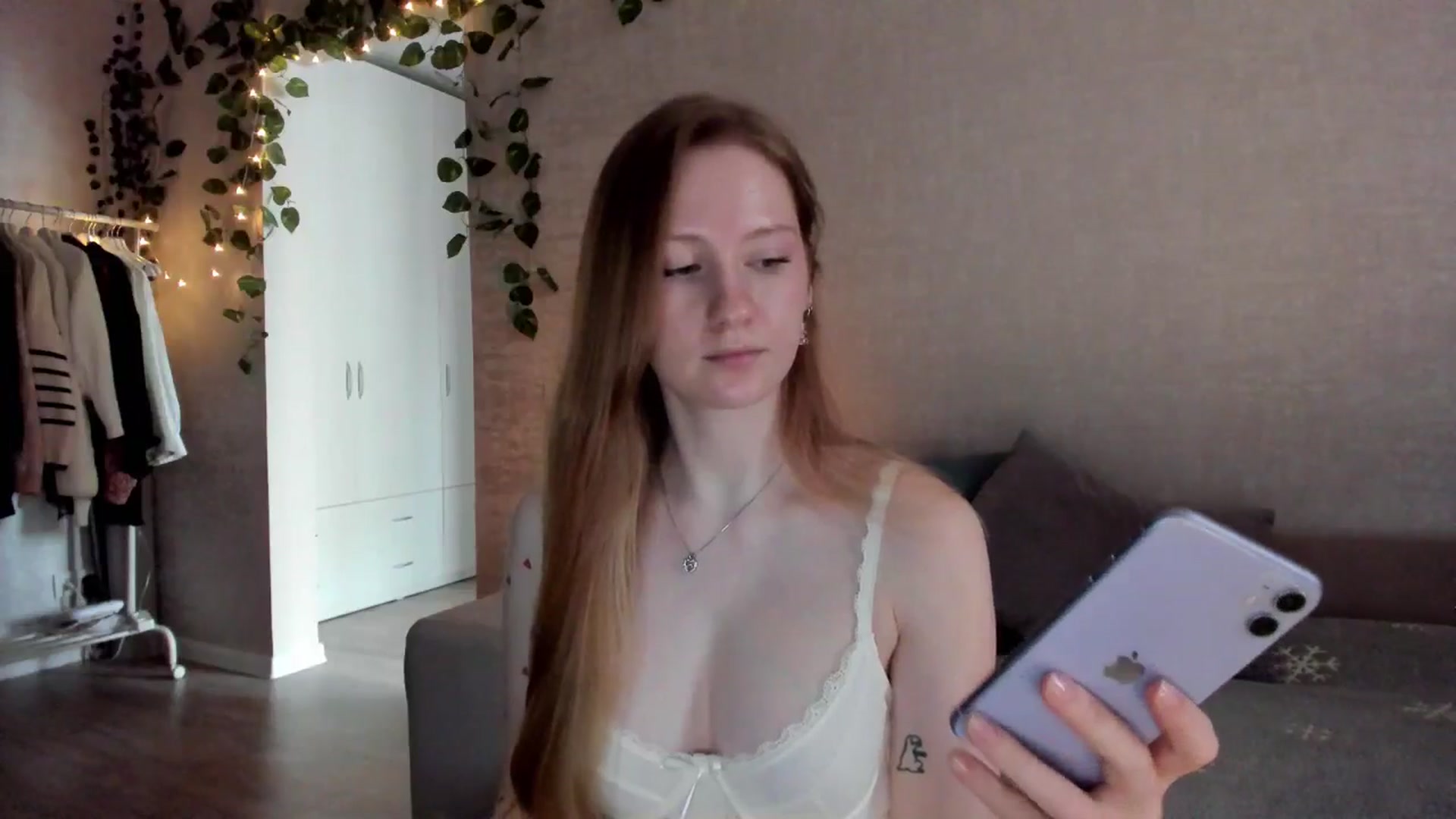Gallery image thumbnail from girlyAlicey's myfreecams stream on, 11/18/2024, 05:09 image 6 of 20