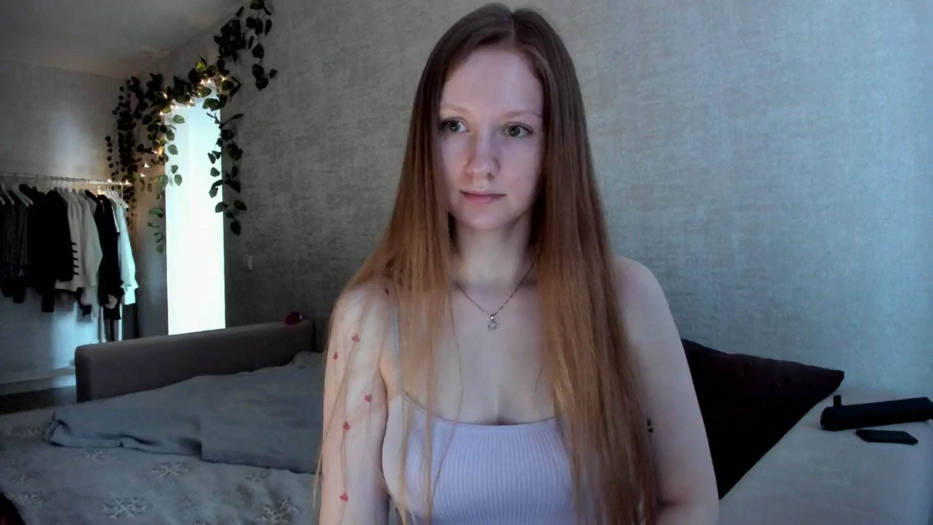 Gallery image thumbnail from girlyAlicey's myfreecams stream on, 11/25/2024, 04:42 image 10 of 20