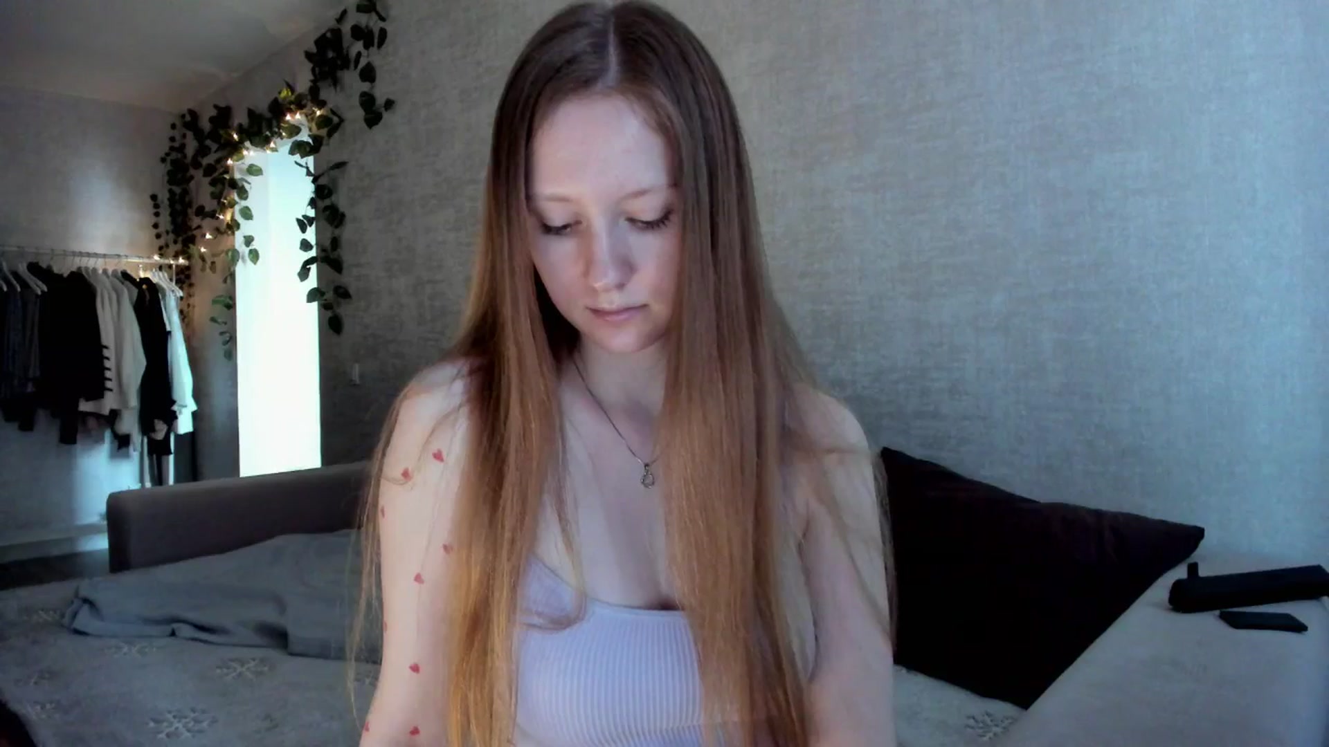 Gallery image thumbnail from girlyAlicey's myfreecams stream on, 11/25/2024, 04:42 image 8 of 20