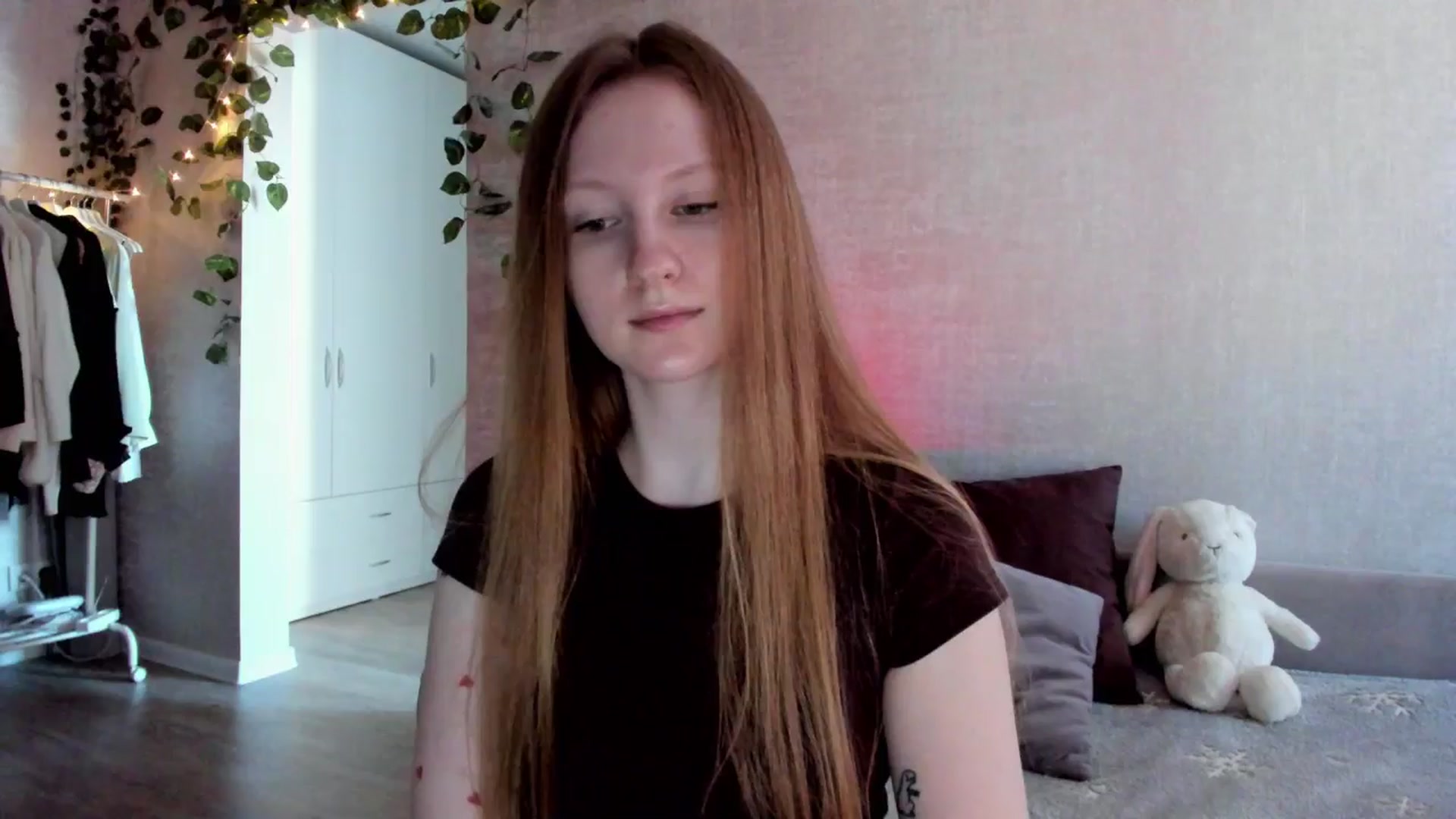 Gallery image thumbnail from girlyAlicey's myfreecams stream on, 11/27/2024, 07:11 image 7 of 20