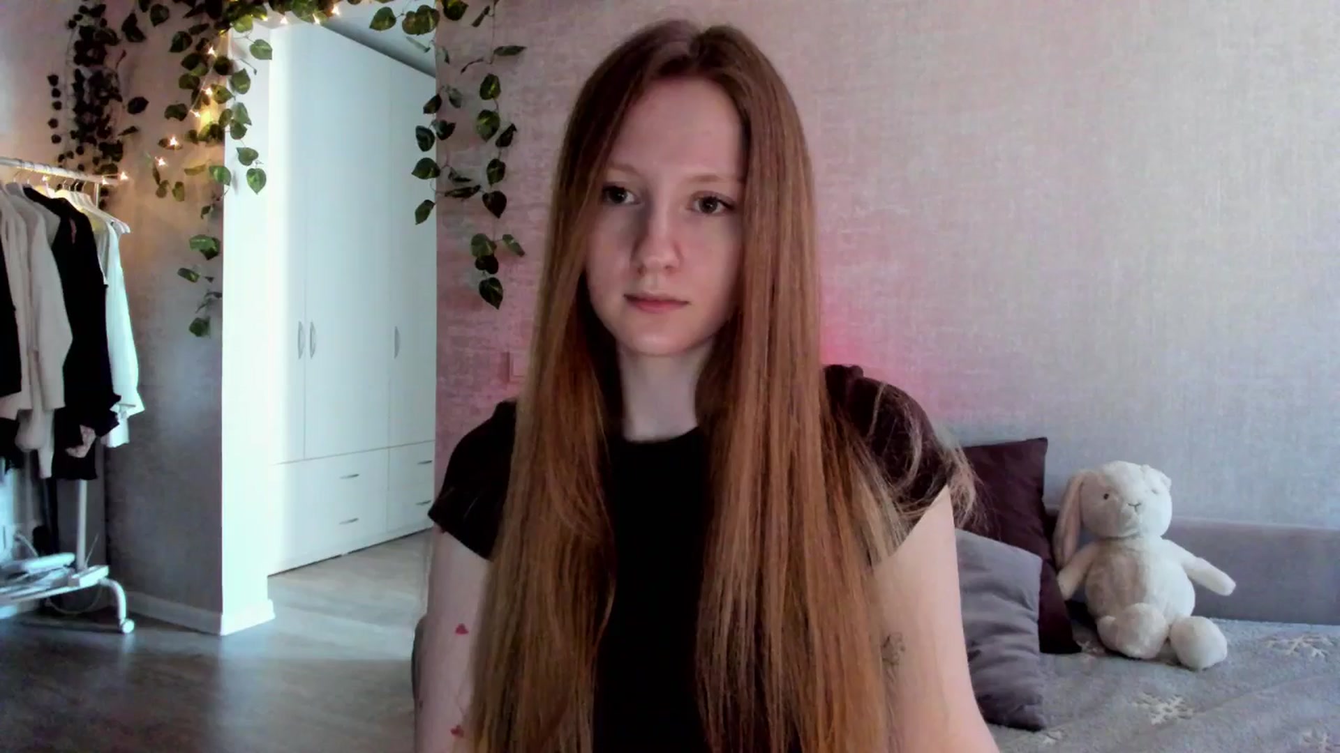 Gallery image thumbnail from girlyAlicey's myfreecams stream on, 11/27/2024, 07:11 image 19 of 20
