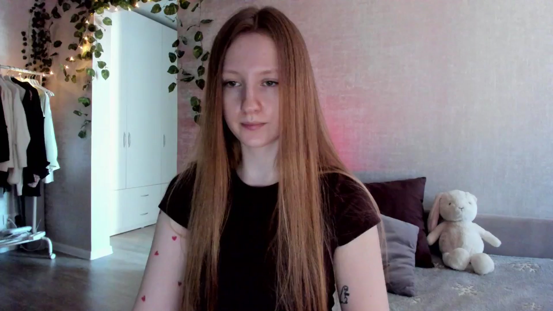 Gallery image thumbnail from girlyAlicey's myfreecams stream on, 11/27/2024, 07:11 image 8 of 20