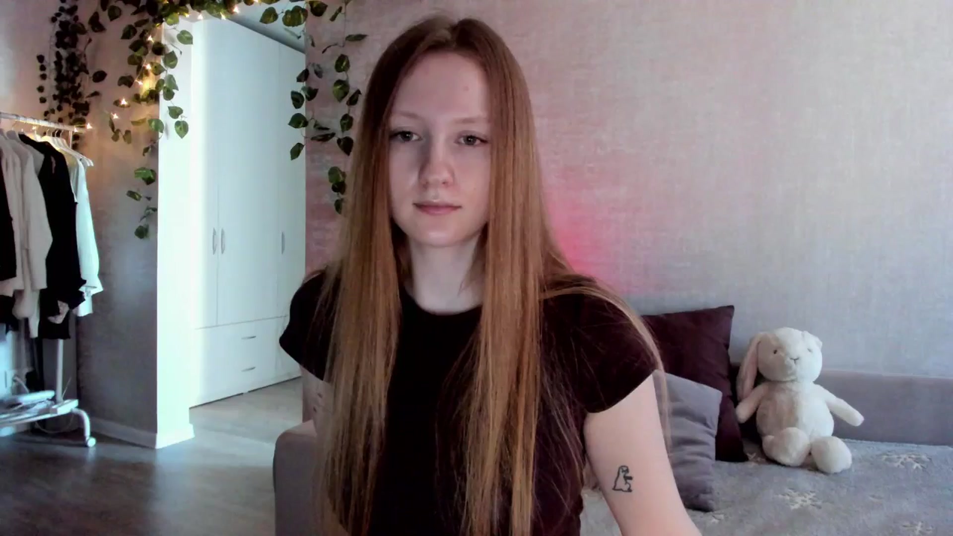 Gallery image thumbnail from girlyAlicey's myfreecams stream on, 11/27/2024, 07:11 image 9 of 20