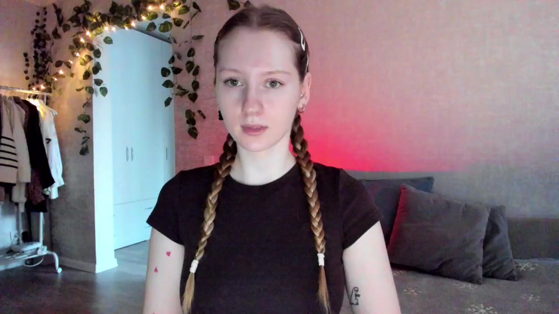 Gallery image thumbnail from girlyAlicey's myfreecams stream on, 12/17/2024, 03:30 image 17 of 20