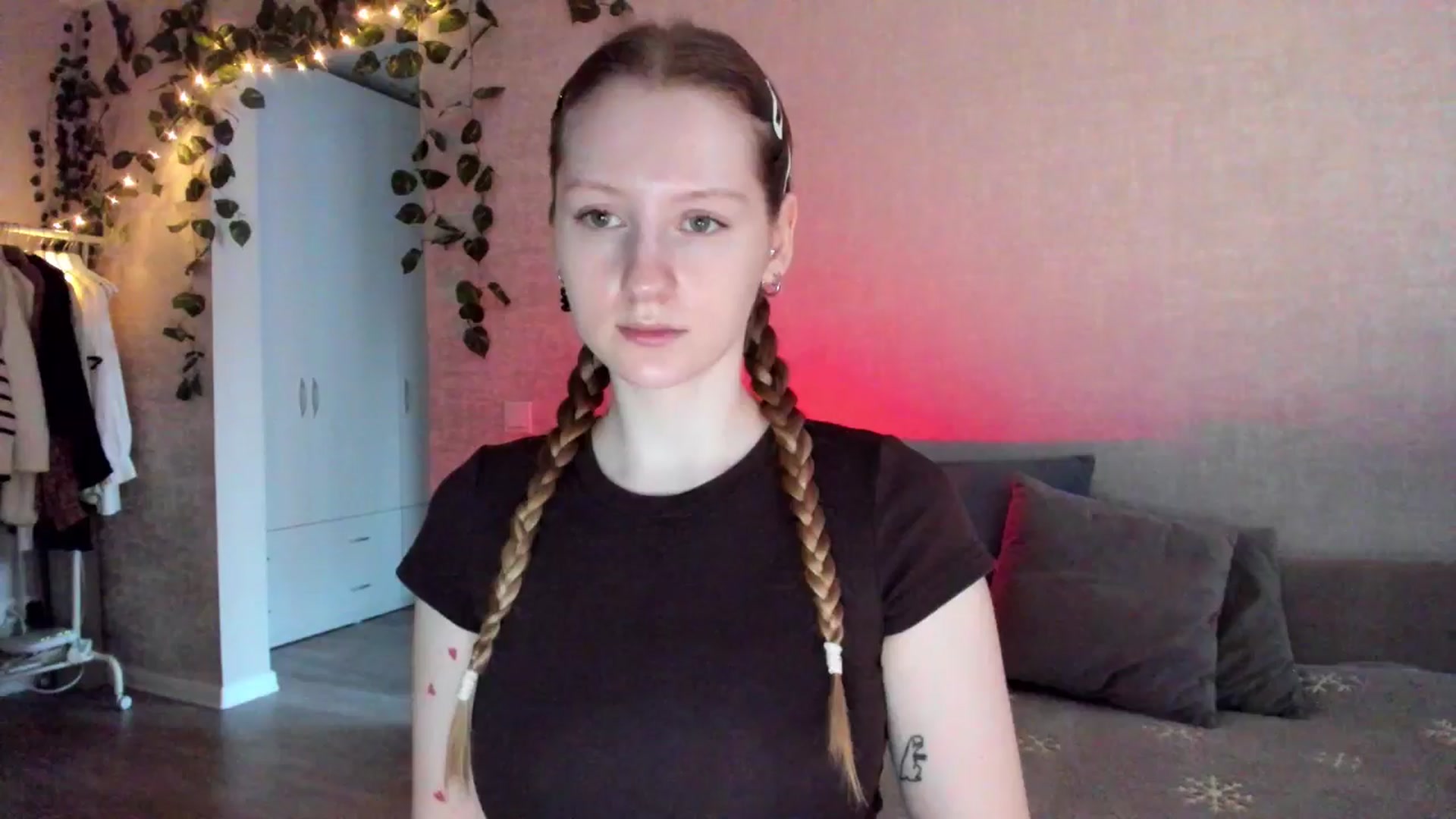 Gallery image thumbnail from girlyAlicey's myfreecams stream on, 12/17/2024, 03:30 image 11 of 20