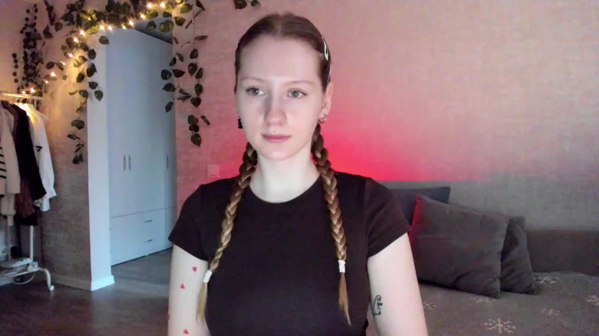 Gallery image thumbnail from girlyAlicey's myfreecams stream on, 12/17/2024, 03:30 image 10 of 20