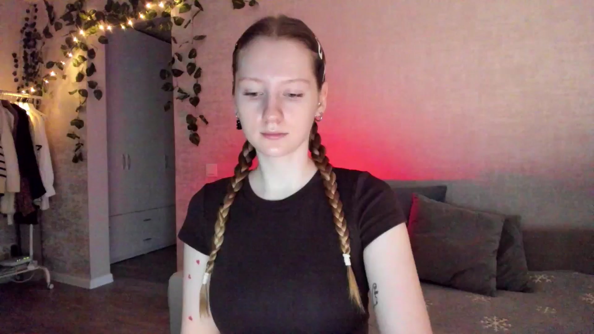Gallery image thumbnail from girlyAlicey's myfreecams stream on, 12/17/2024, 03:30 image 4 of 20