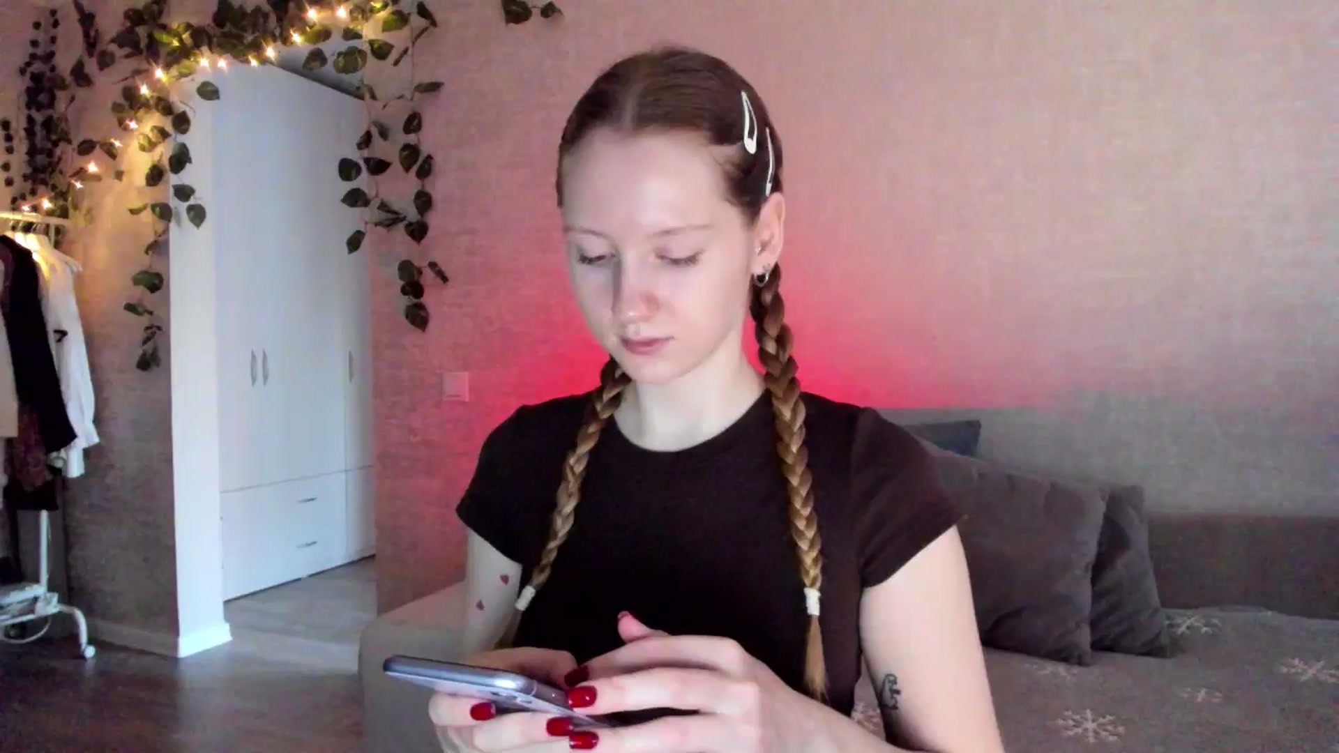 Gallery image thumbnail from girlyAlicey's myfreecams stream on, 12/17/2024, 03:30 image 13 of 20