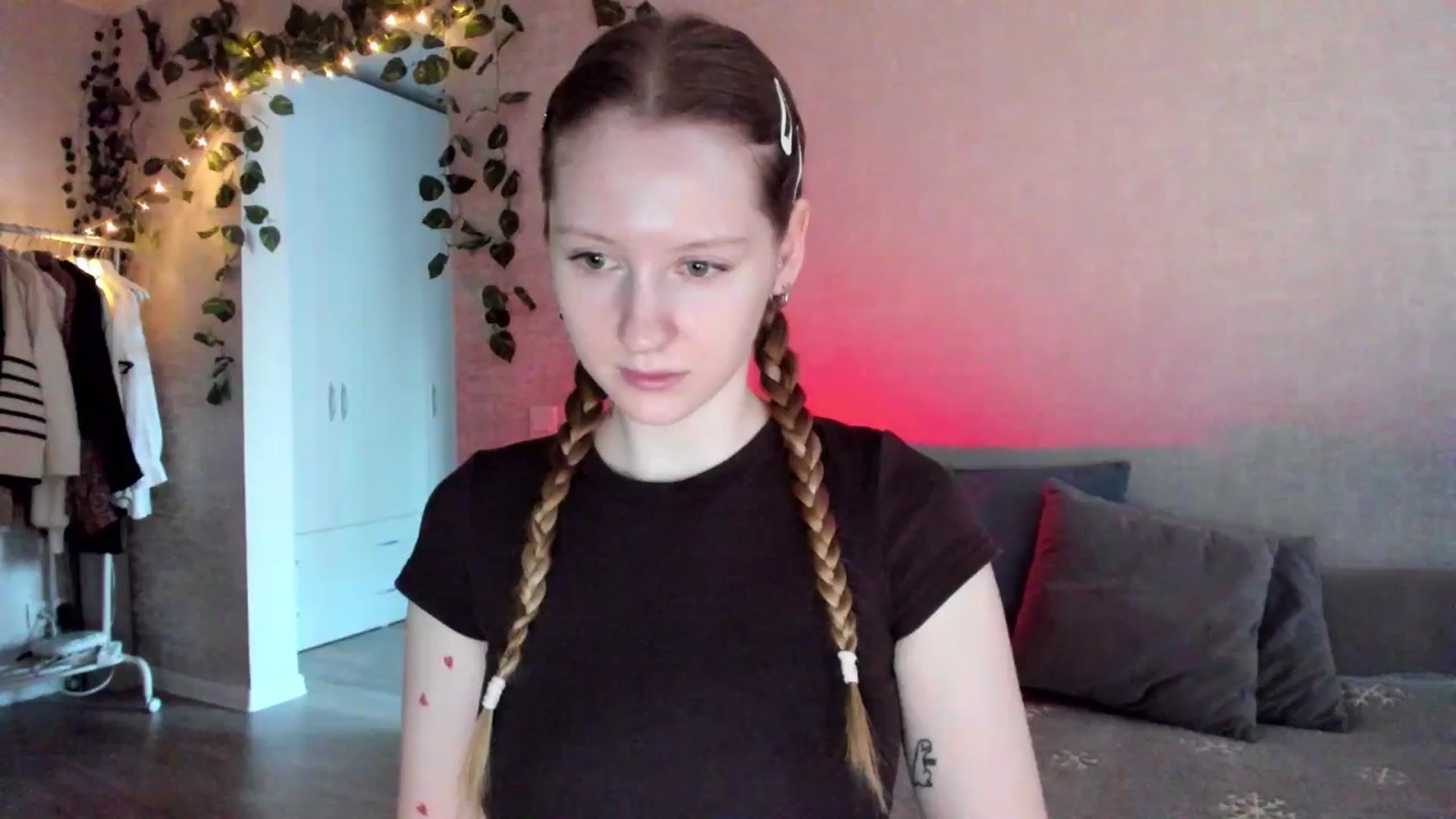 Gallery image thumbnail from girlyAlicey's myfreecams stream on, 12/17/2024, 03:30 image 16 of 20
