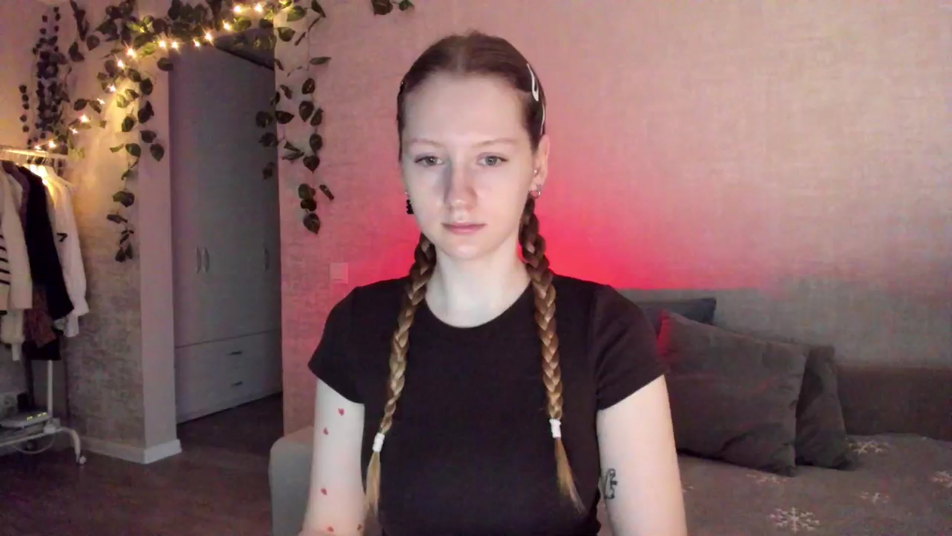 Gallery image thumbnail from girlyAlicey's myfreecams stream on, 12/17/2024, 03:30 image 3 of 20