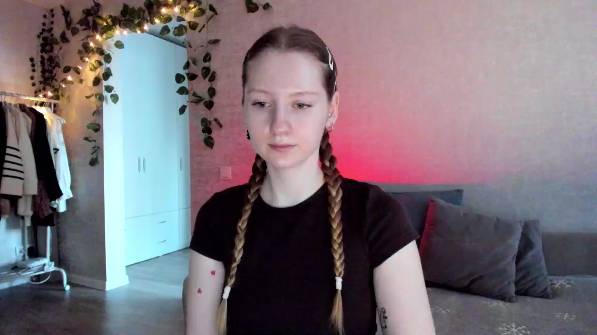 Gallery image thumbnail from girlyAlicey's myfreecams stream on, 12/17/2024, 03:30 image 20 of 20