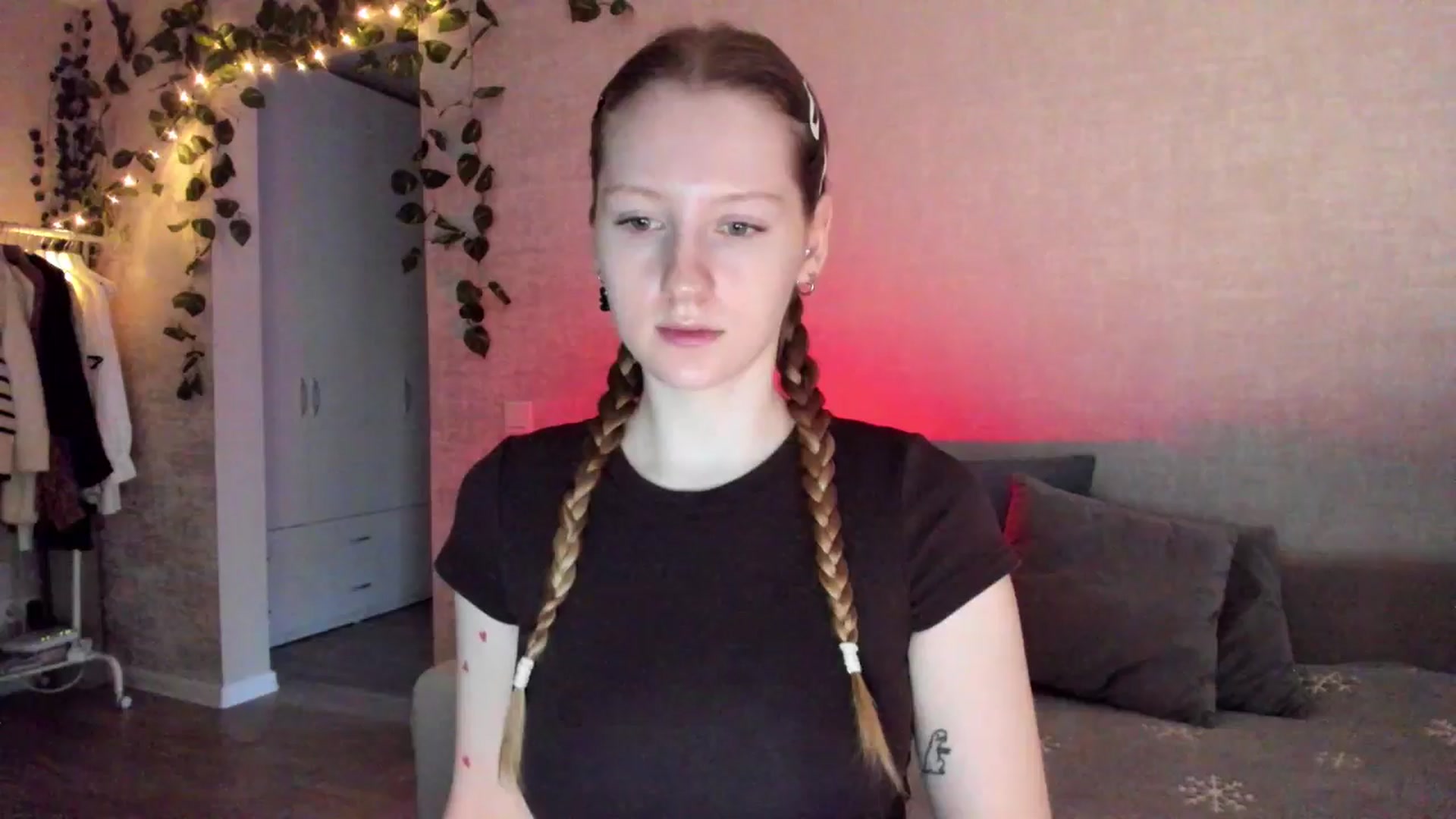 Gallery image thumbnail from girlyAlicey's myfreecams stream on, 12/17/2024, 03:30 image 6 of 20