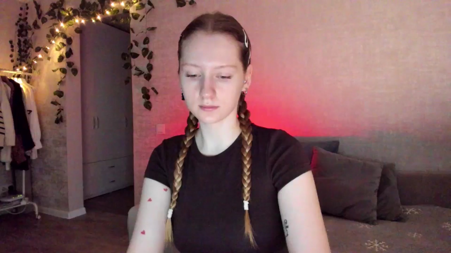 Gallery image thumbnail from girlyAlicey's myfreecams stream on, 12/17/2024, 03:30 image 2 of 20