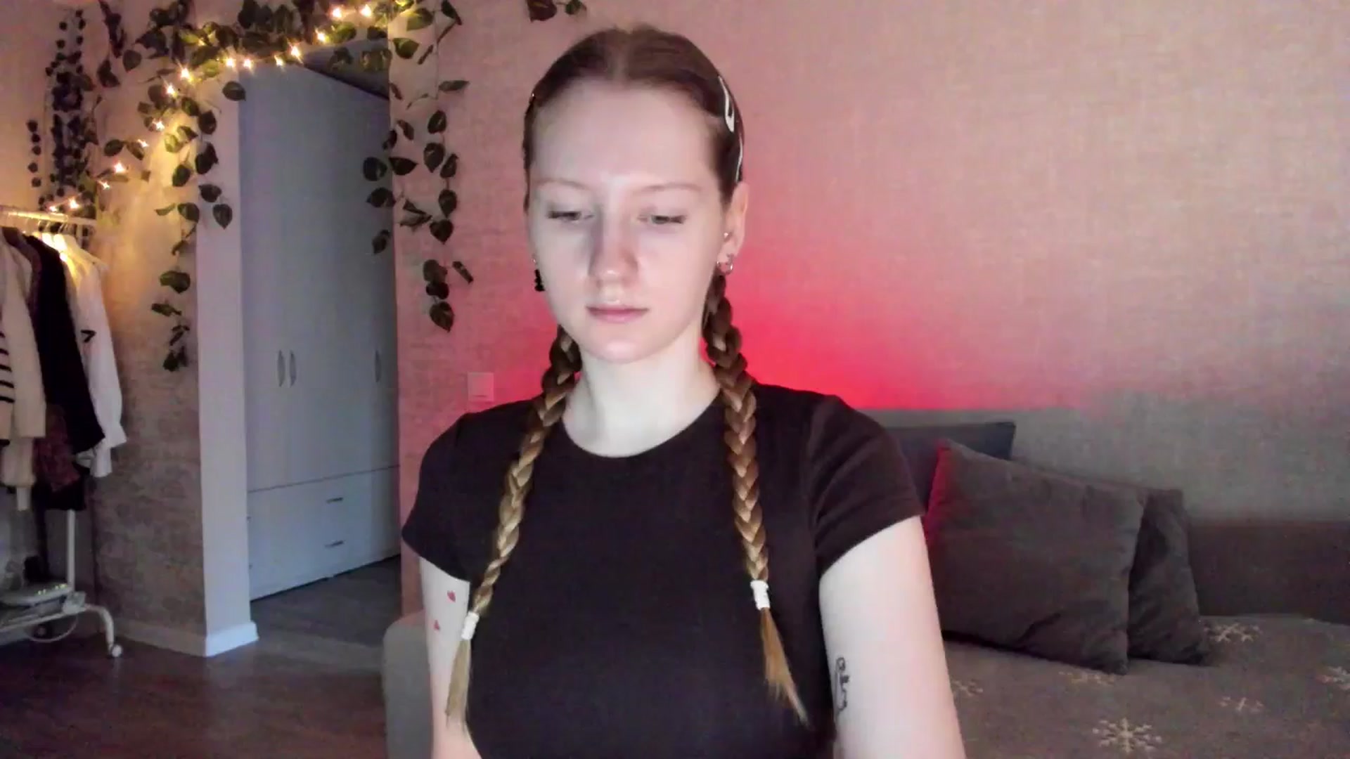 Gallery image thumbnail from girlyAlicey's myfreecams stream on, 12/17/2024, 03:30 image 7 of 20