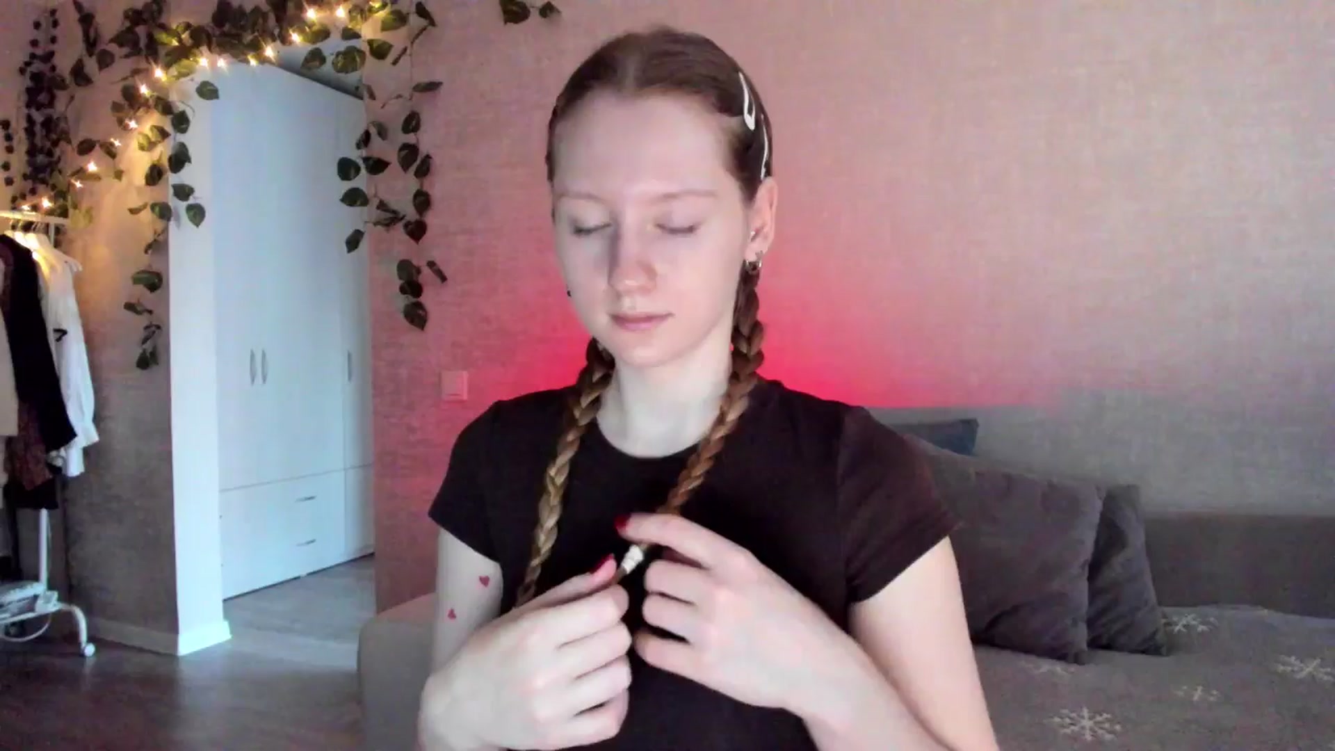 Gallery image thumbnail from girlyAlicey's myfreecams stream on, 12/17/2024, 03:30 image 14 of 20
