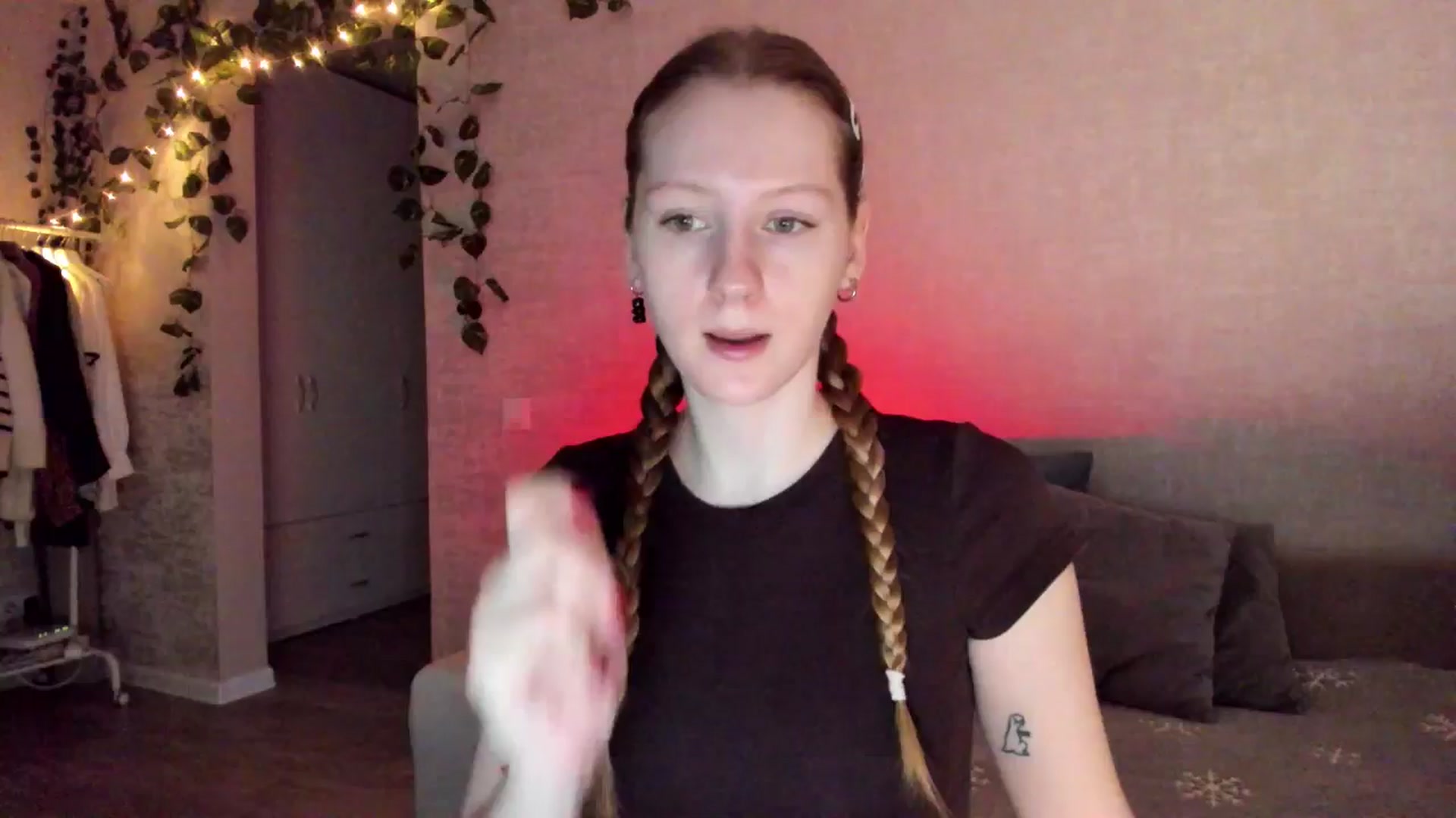 Gallery image thumbnail from girlyAlicey's myfreecams stream on, 12/17/2024, 03:30 image 1 of 20