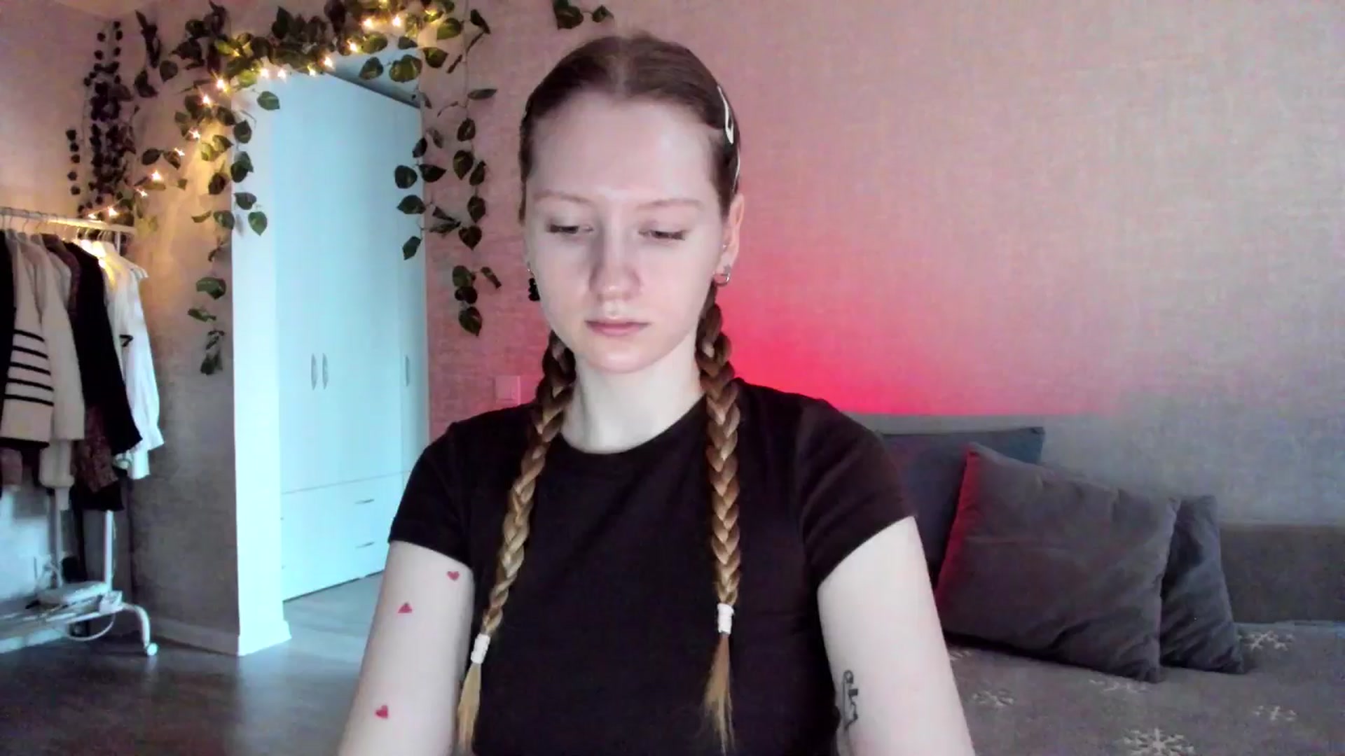 Gallery image thumbnail from girlyAlicey's myfreecams stream on, 12/17/2024, 03:30 image 18 of 20