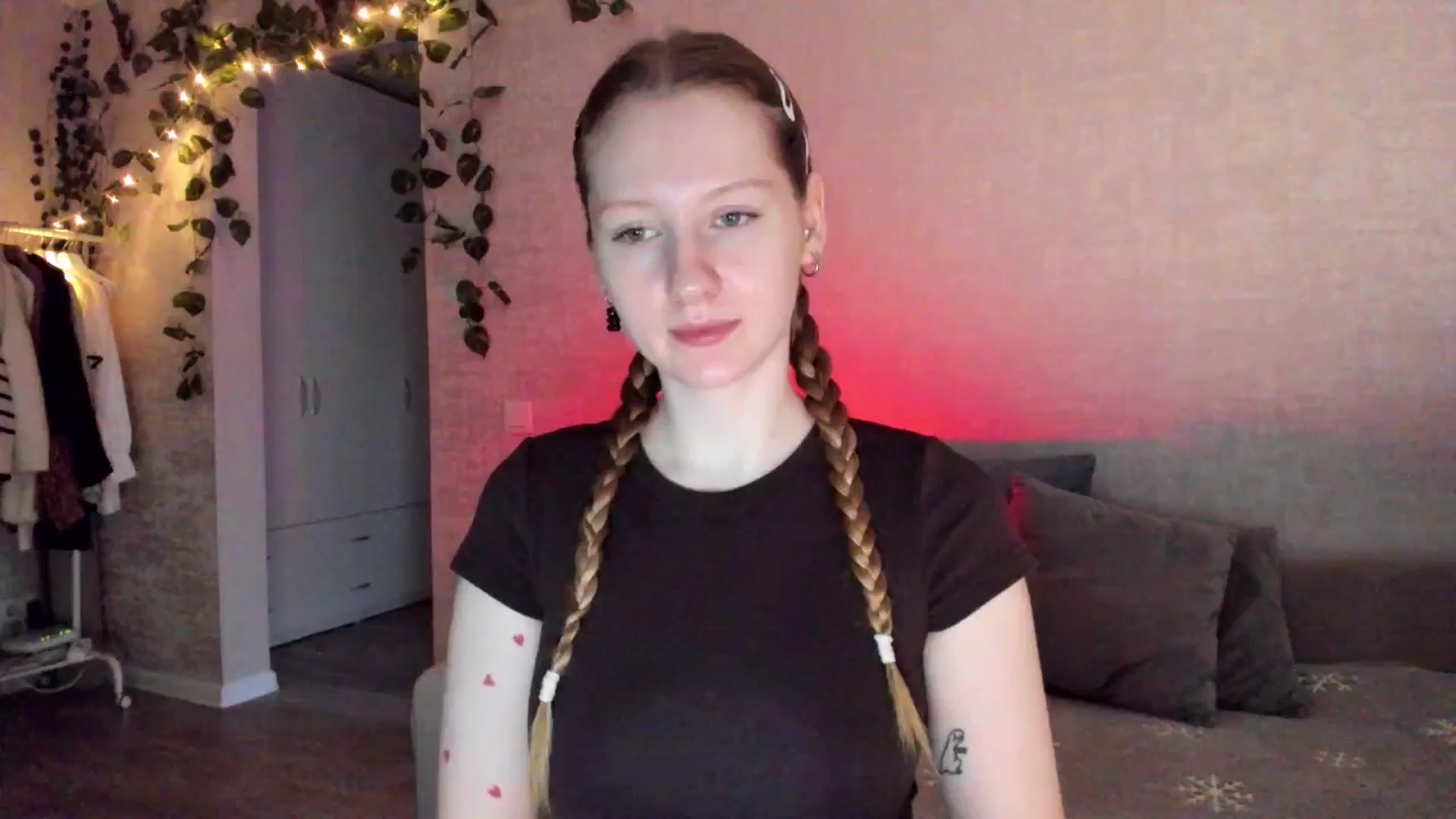 Gallery image thumbnail from girlyAlicey's myfreecams stream on, 12/17/2024, 03:30 image 5 of 20