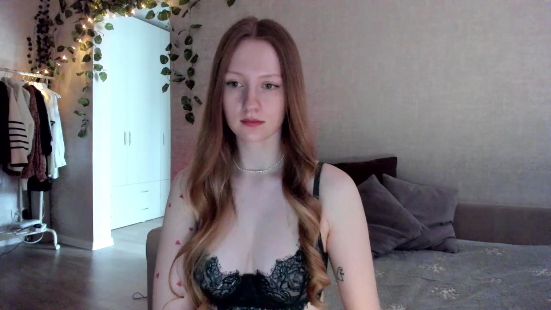 Gallery image thumbnail from girlyAlicey's myfreecams stream on, 12/31/2024, 06:01 image 17 of 20