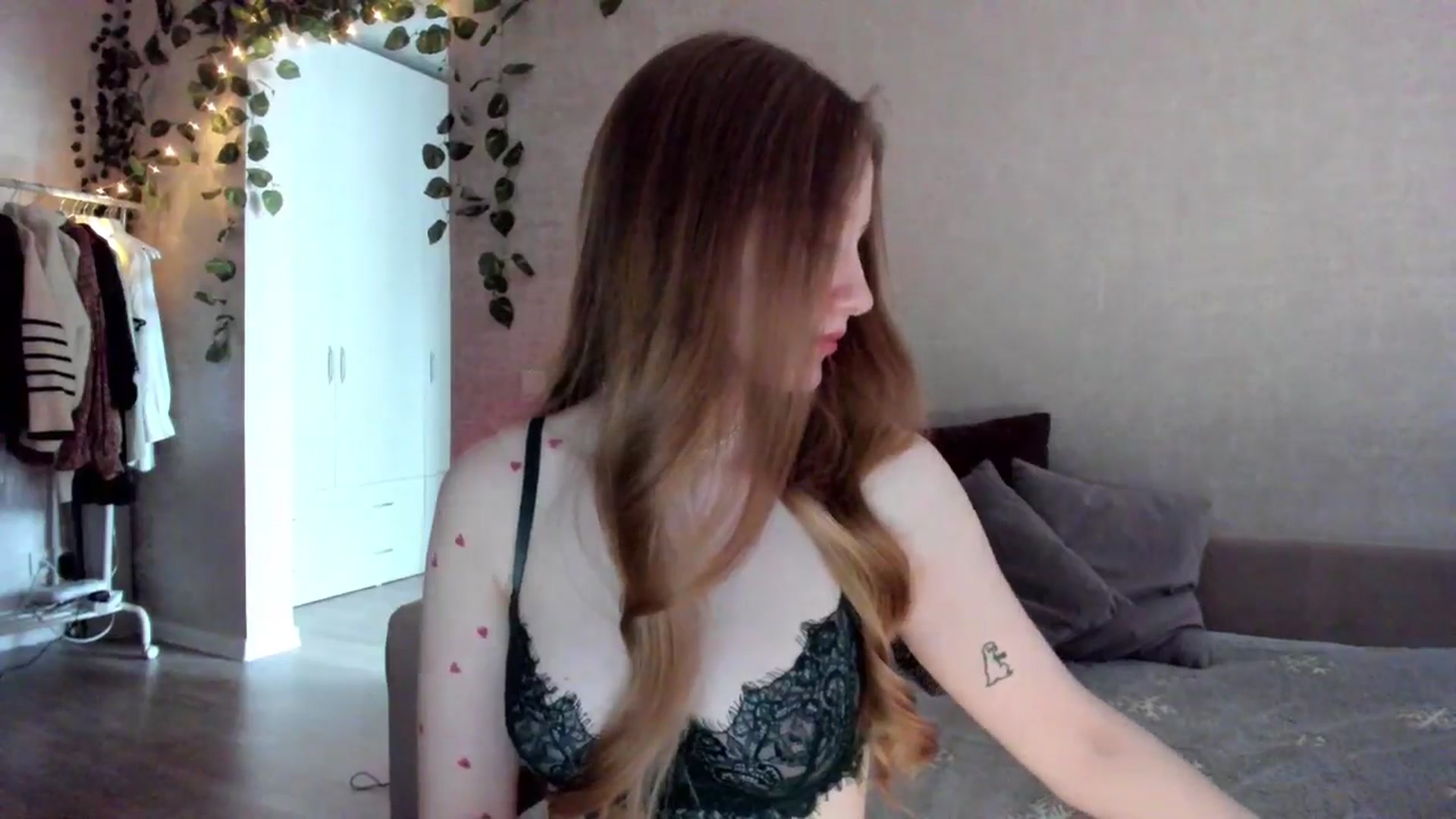 Gallery image thumbnail from girlyAlicey's myfreecams stream on, 12/31/2024, 06:01 image 6 of 20