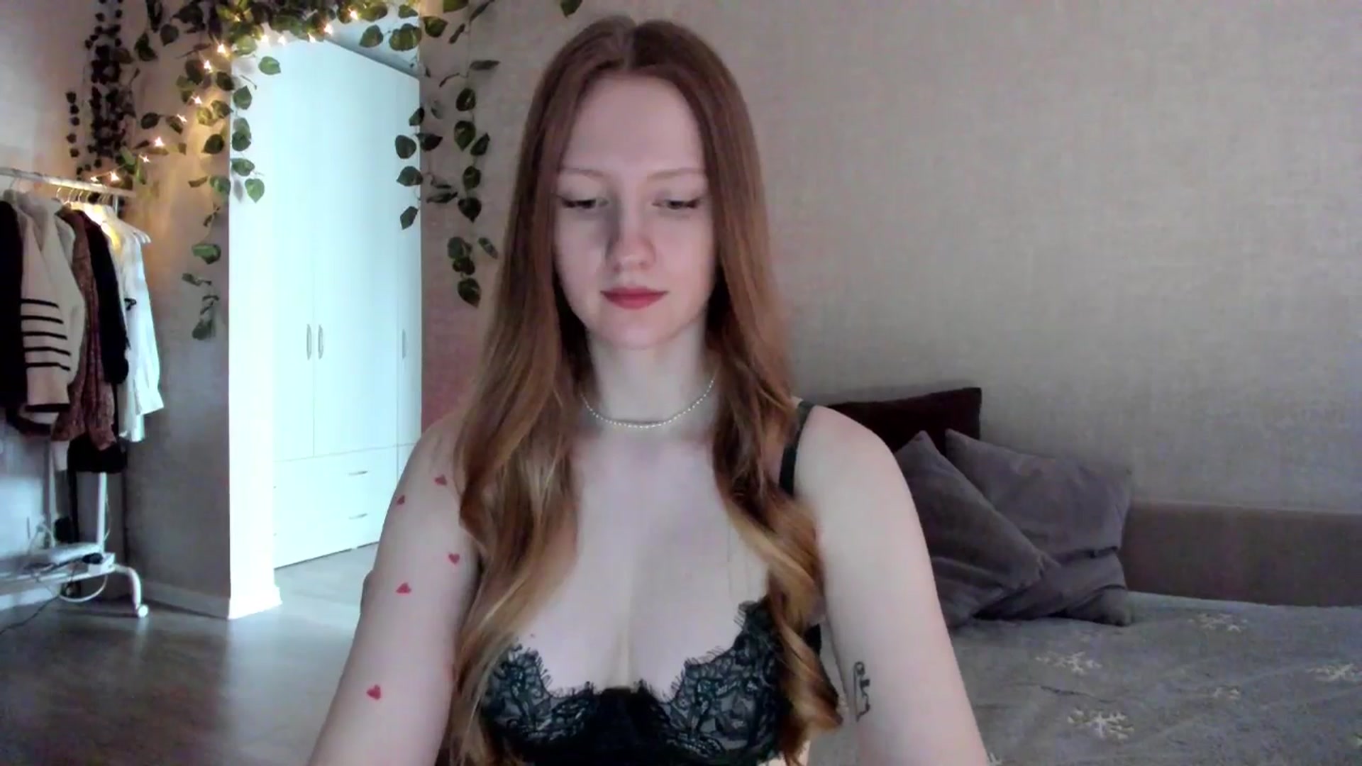 Gallery image thumbnail from girlyAlicey's myfreecams stream on, 12/31/2024, 06:01 image 13 of 20