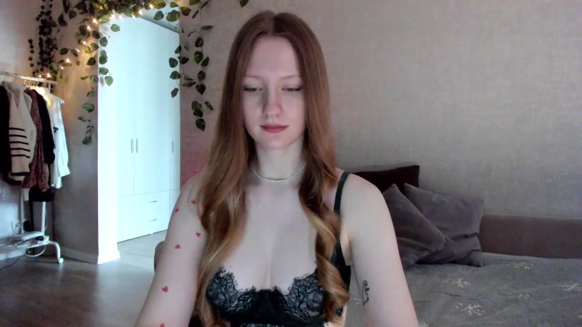 Gallery image thumbnail from girlyAlicey's myfreecams stream on, 12/31/2024, 06:01 image 12 of 20