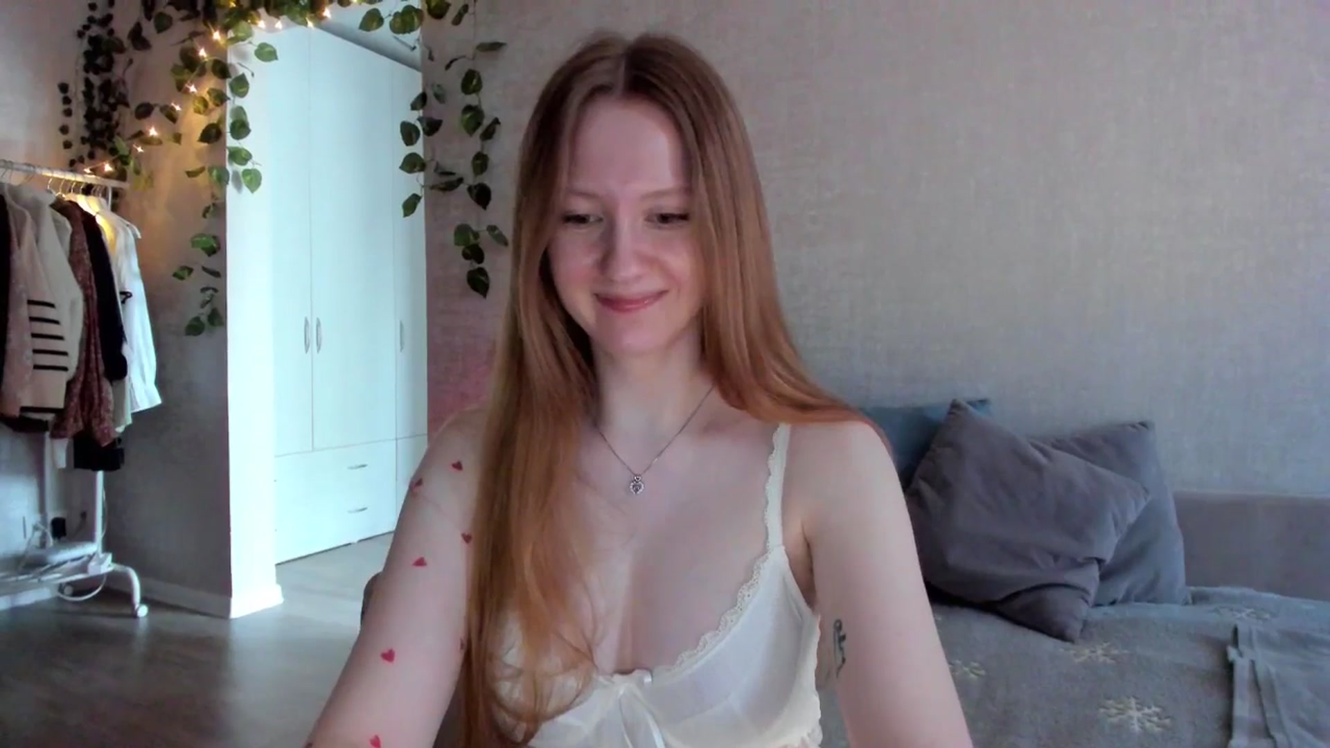 Gallery image thumbnail from girlyAlicey's myfreecams stream on, 01/01/2025, 05:15 image 2 of 20