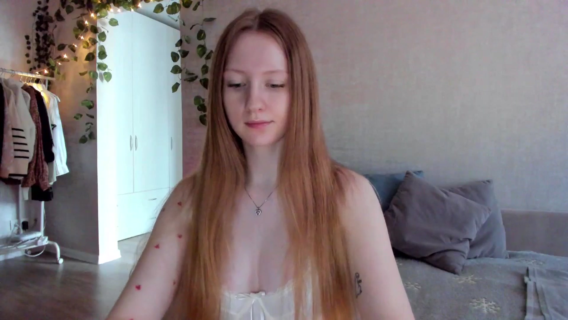 Gallery image thumbnail from girlyAlicey's myfreecams stream on, 01/01/2025, 05:15 image 7 of 20
