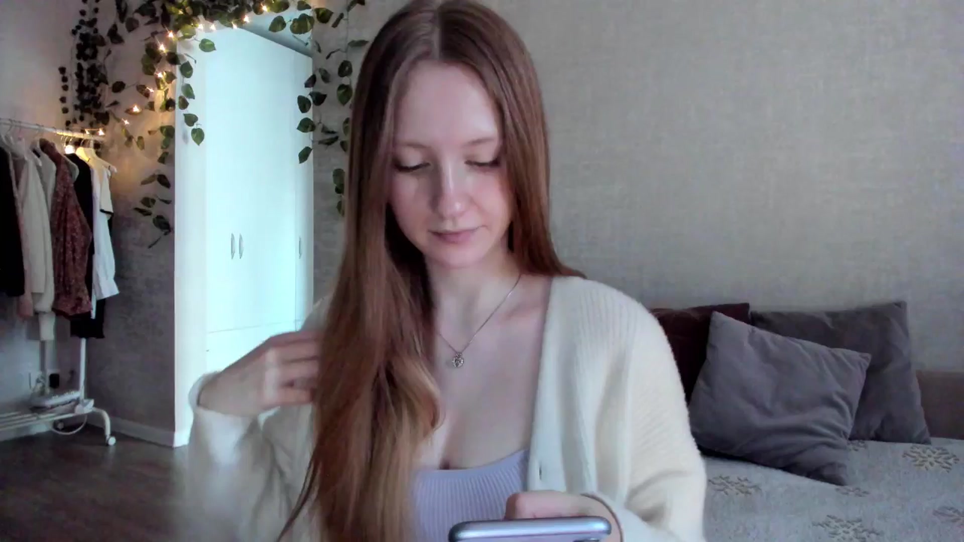 Gallery image thumbnail from girlyAlicey's myfreecams stream on, 01/24/2025, 06:06 image 8 of 20