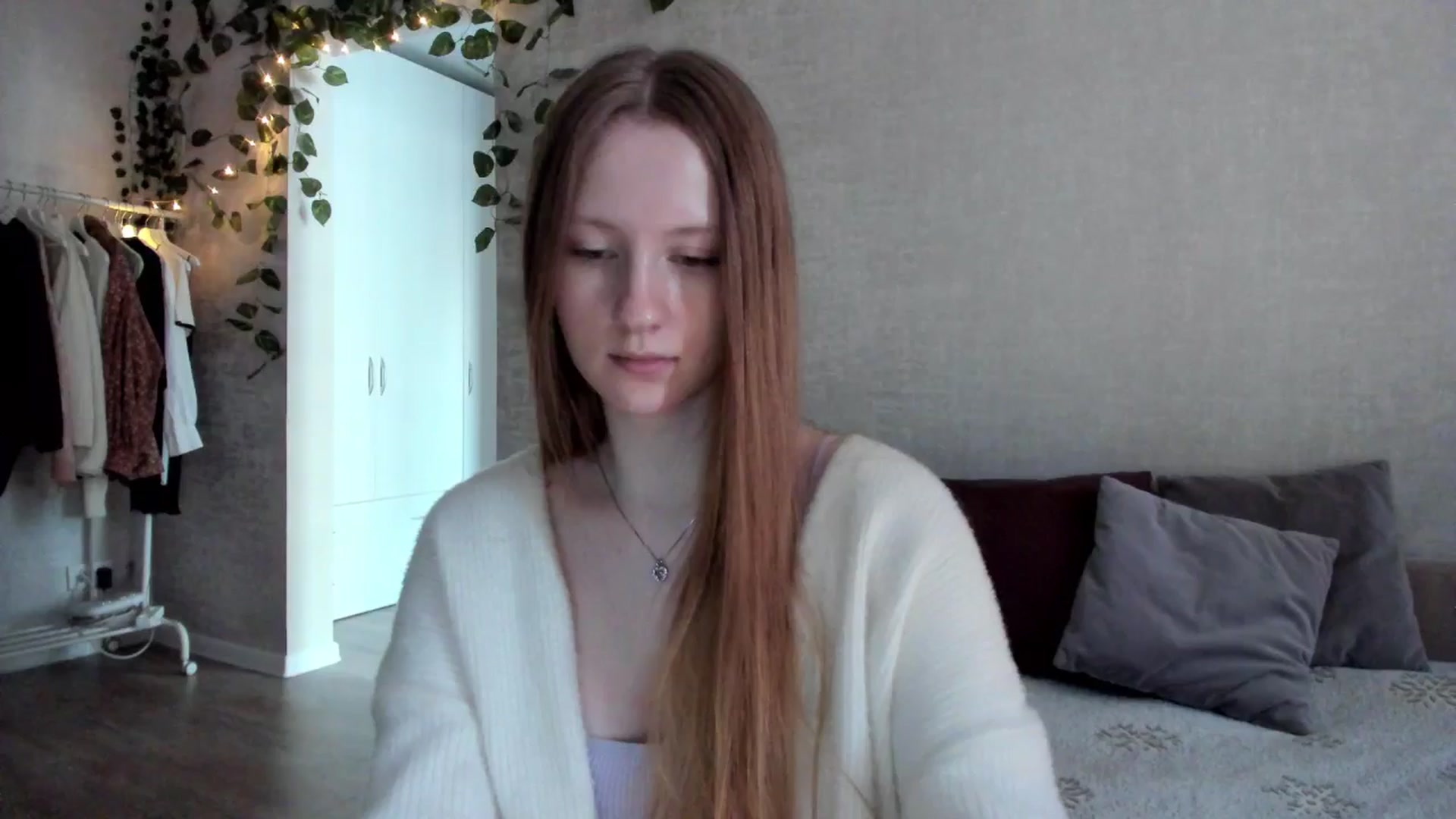 Gallery image thumbnail from girlyAlicey's myfreecams stream on, 01/24/2025, 06:06 image 17 of 20