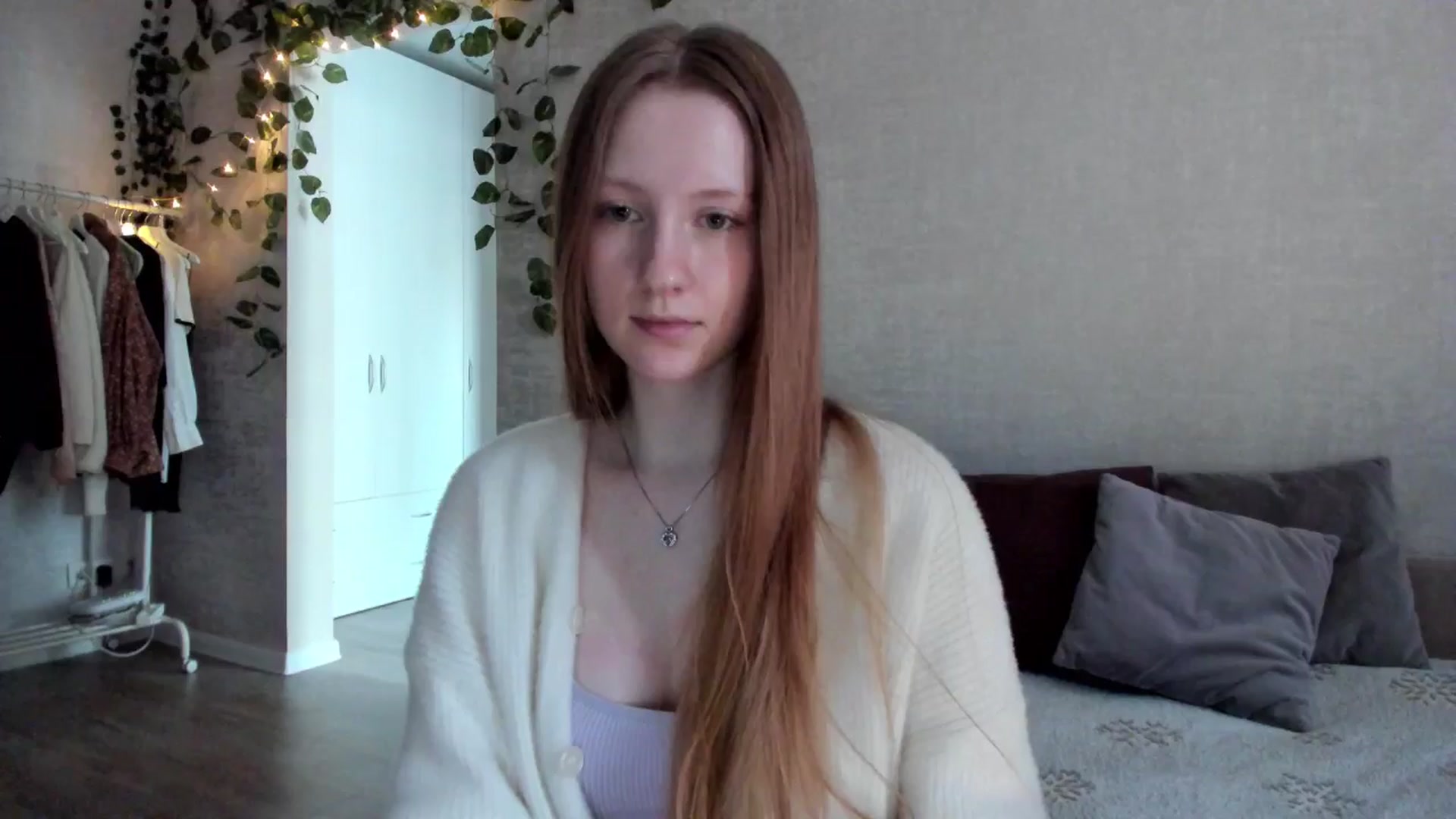 Gallery image thumbnail from girlyAlicey's myfreecams stream on, 01/24/2025, 06:06 image 14 of 20