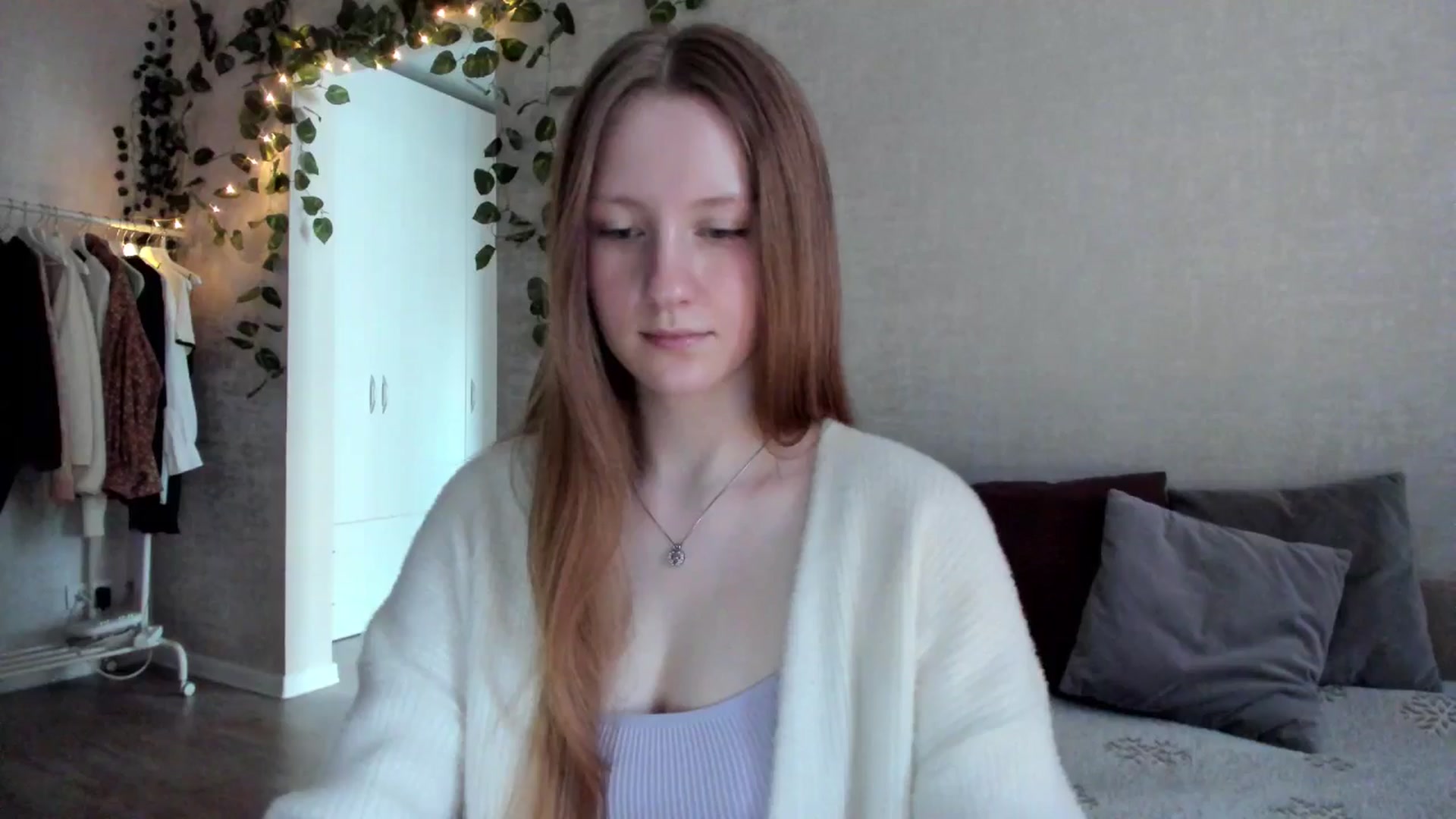 Gallery image thumbnail from girlyAlicey's myfreecams stream on, 01/24/2025, 06:06 image 6 of 20