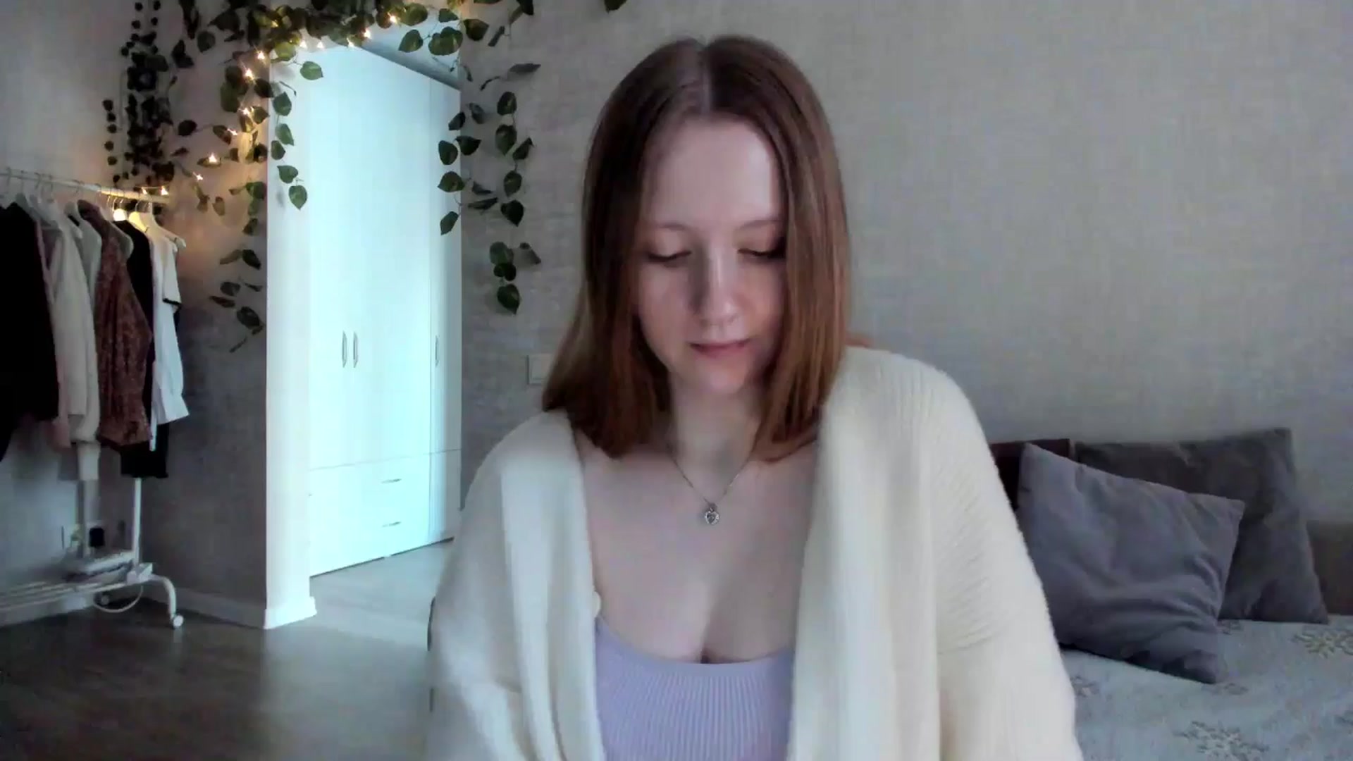 Gallery image thumbnail from girlyAlicey's myfreecams stream on, 01/24/2025, 06:06 image 19 of 20