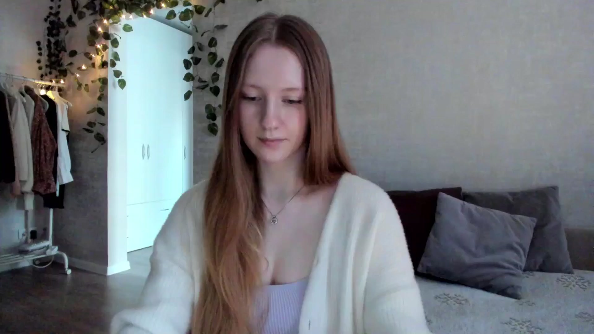 Gallery image thumbnail from girlyAlicey's myfreecams stream on, 01/24/2025, 06:06 image 10 of 20