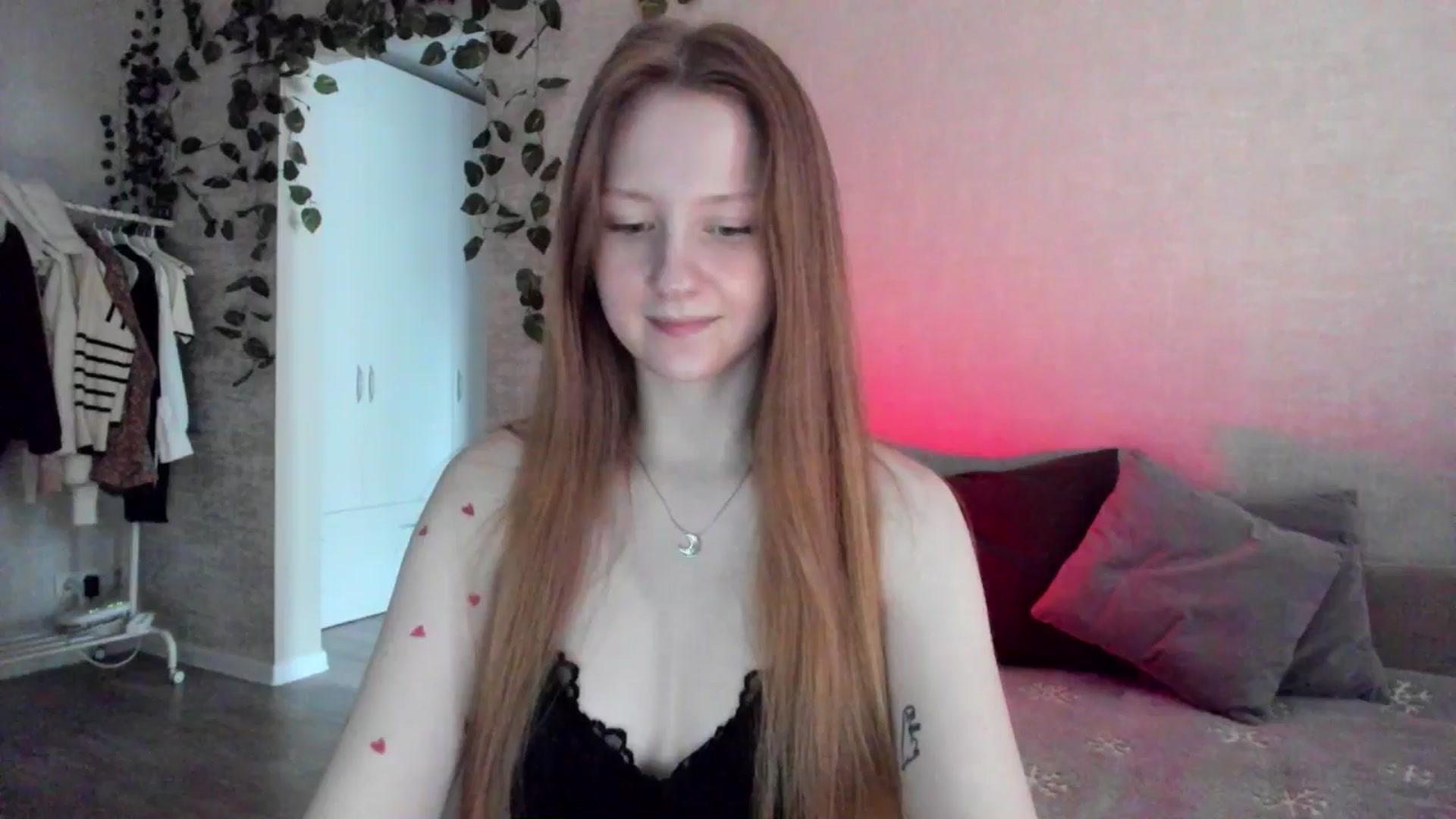 Gallery image thumbnail from girlyAlicey's myfreecams stream on, 01/26/2025, 04:16 image 16 of 20