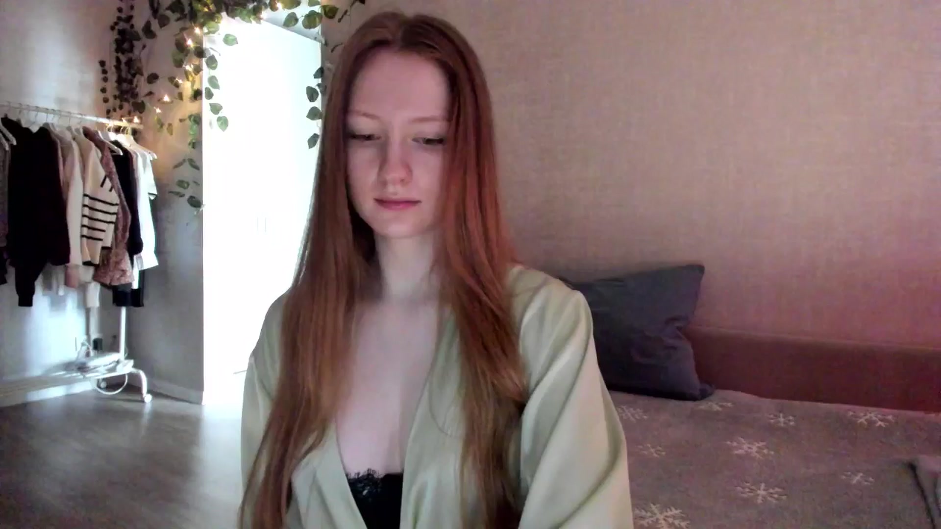 Gallery image thumbnail from girlyAlicey's myfreecams stream on, 01/27/2025, 04:35 image 17 of 20