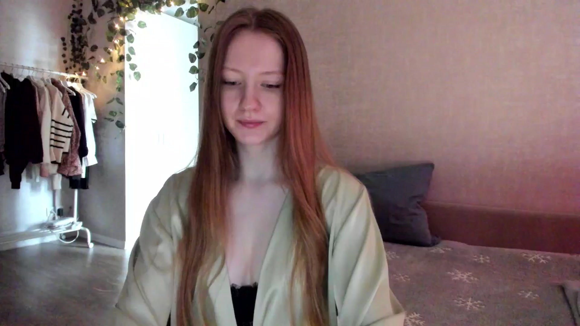 Gallery image thumbnail from girlyAlicey's myfreecams stream on, 01/27/2025, 04:35 image 16 of 20