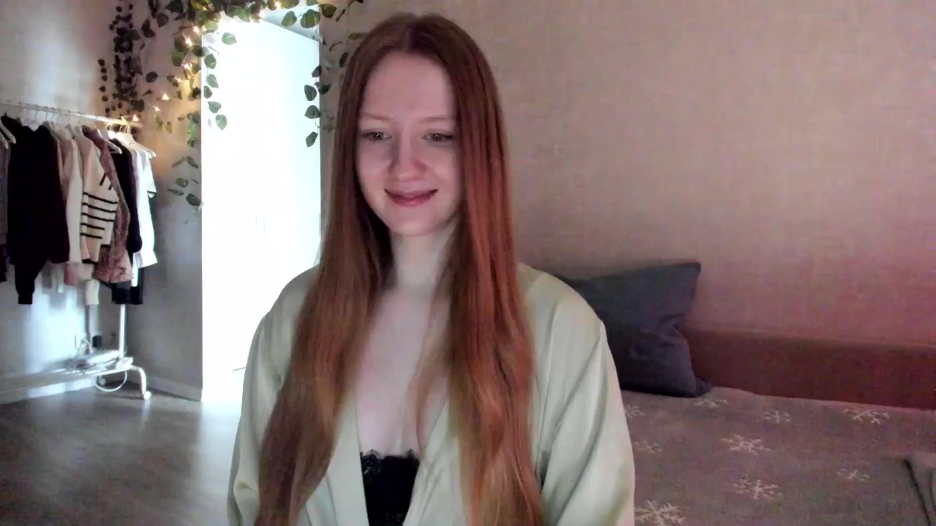 Gallery image thumbnail from girlyAlicey's myfreecams stream on, 01/27/2025, 04:35 image 15 of 20