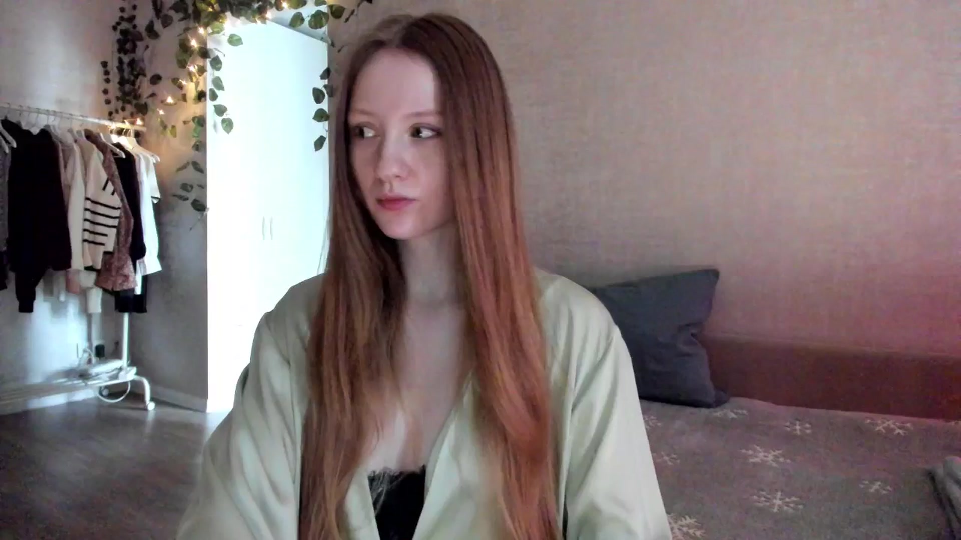 Gallery image thumbnail from girlyAlicey's myfreecams stream on, 01/27/2025, 04:35 image 10 of 20