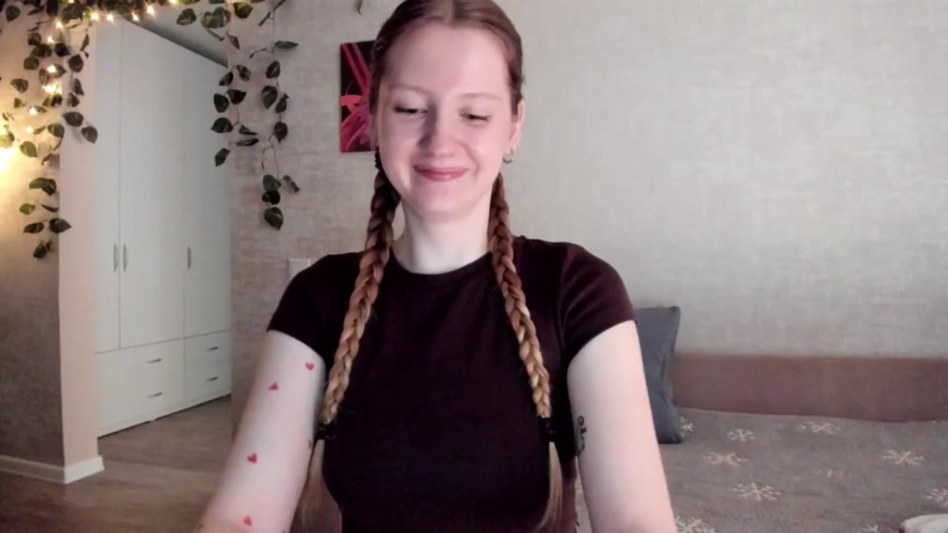 Gallery image thumbnail from girlyAlicey's myfreecams stream on, 03/23/2025, 03:50 image 19 of 20