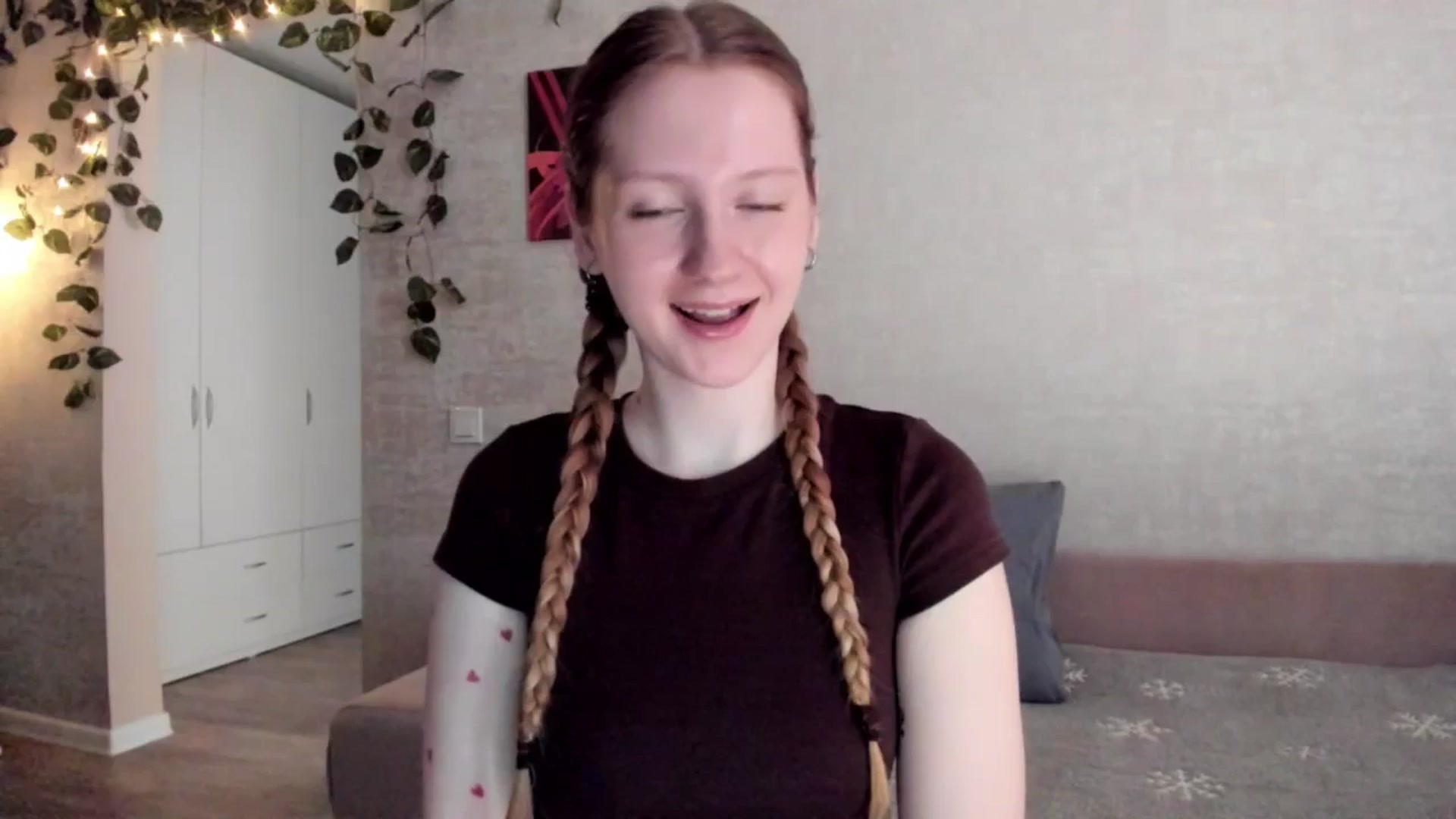 Gallery image thumbnail from girlyAlicey's myfreecams stream on, 03/23/2025, 03:50 image 5 of 20