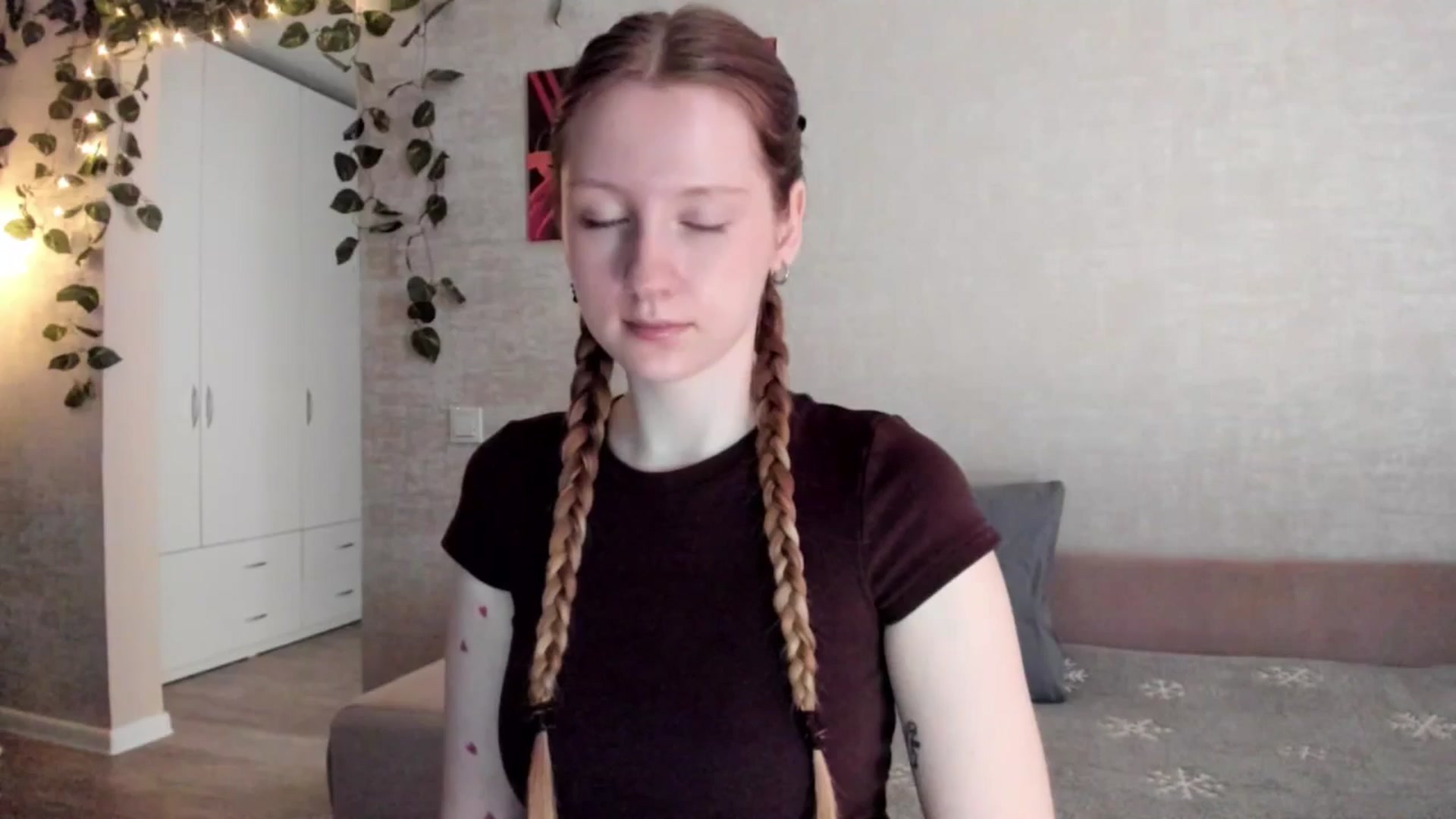Gallery image thumbnail from girlyAlicey's myfreecams stream on, 03/23/2025, 03:50 image 2 of 20