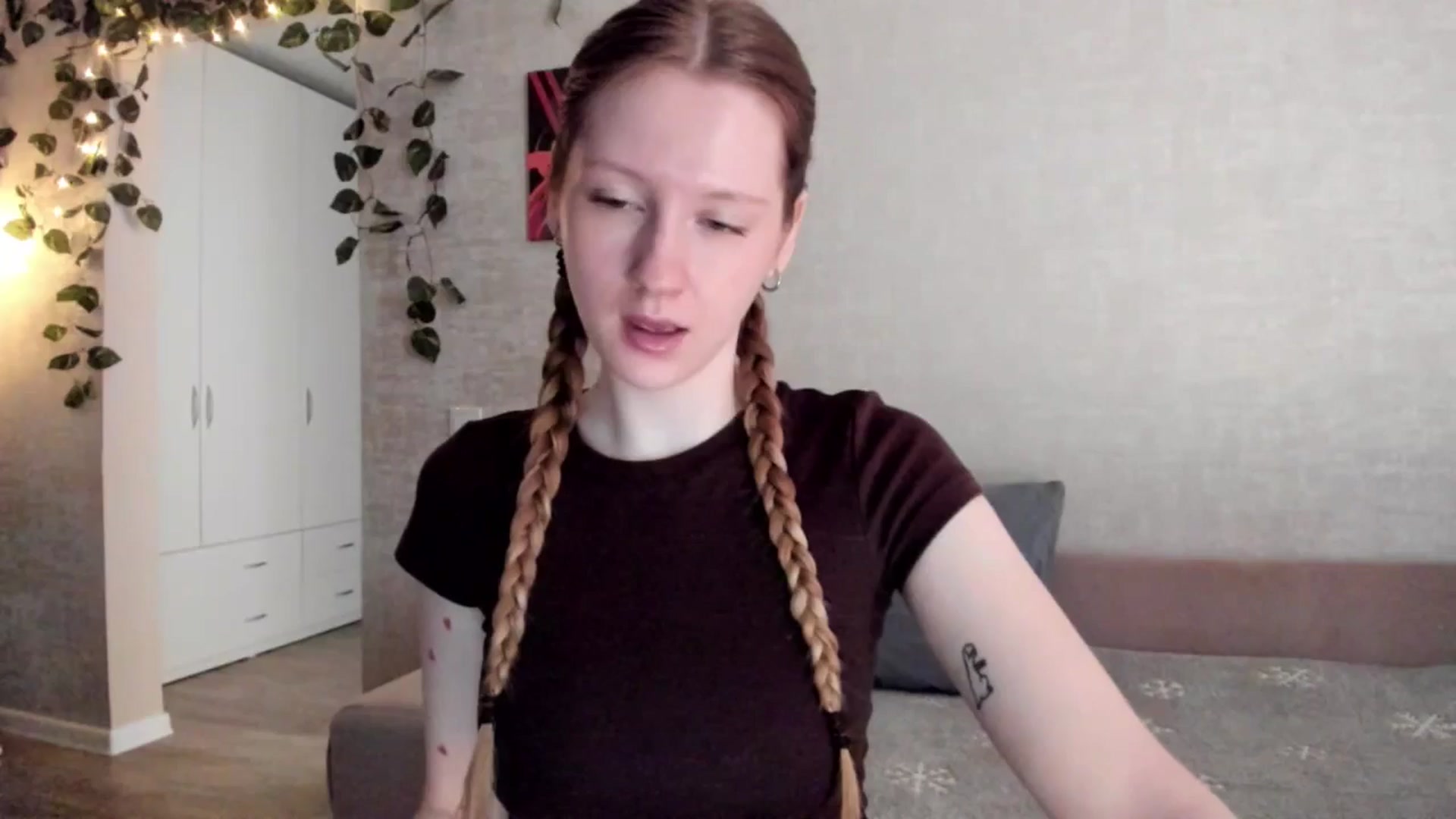 Gallery image thumbnail from girlyAlicey's myfreecams stream on, 03/23/2025, 03:50 image 4 of 20